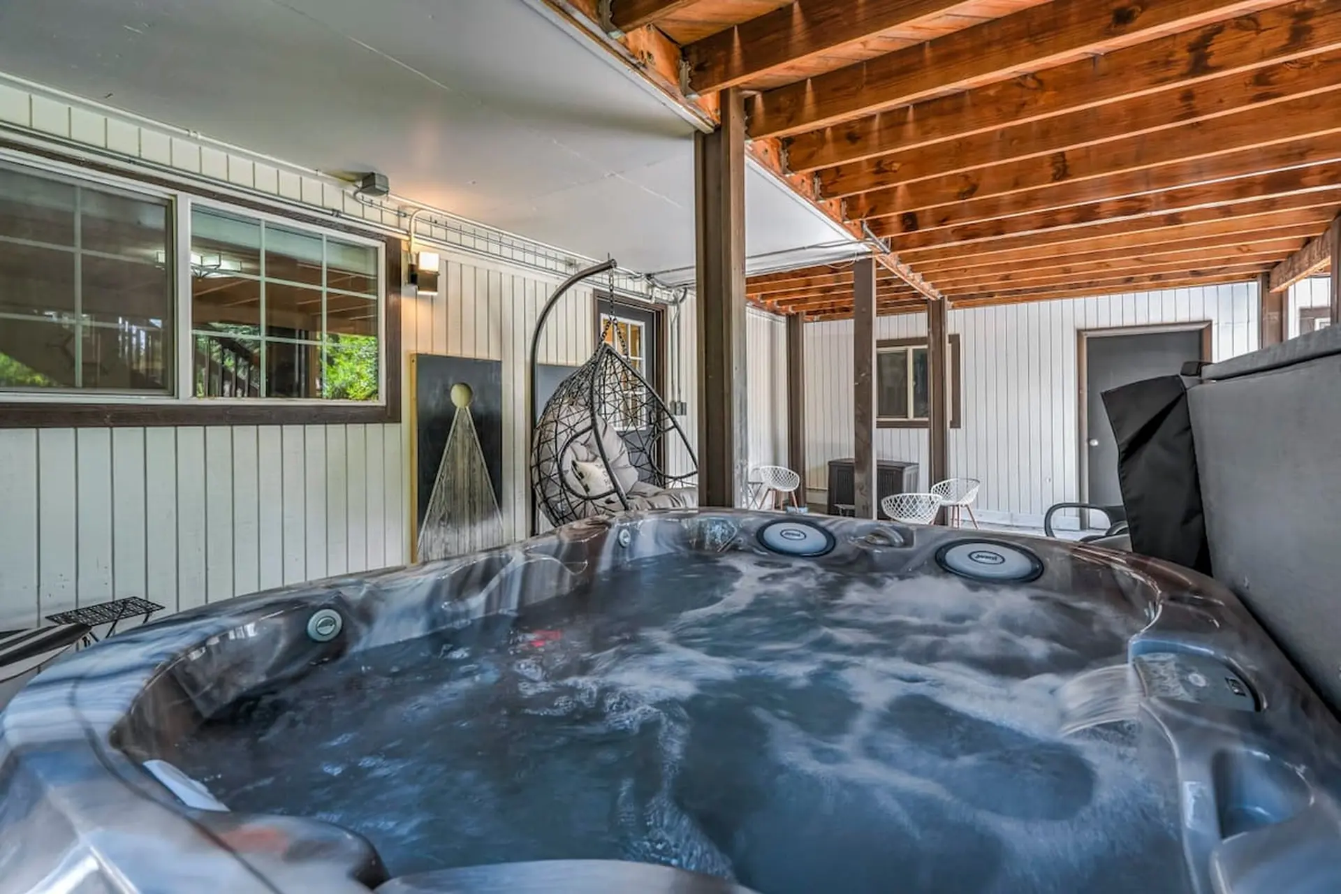 Lion Lodge! Game Room, Hot Tub & Fire Pit