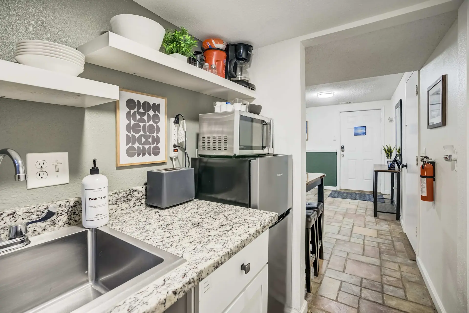 Hillside Perfection! Pet-Friendly, Fire Pit & BBQ