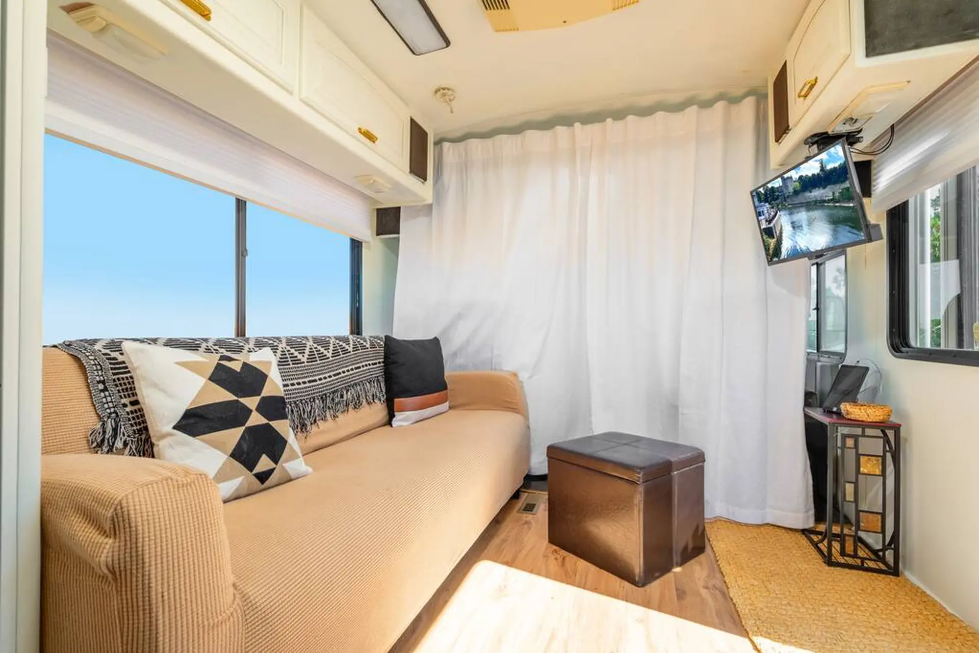 35' RV- Glamping |Firepit |Private| 15min to Plaza