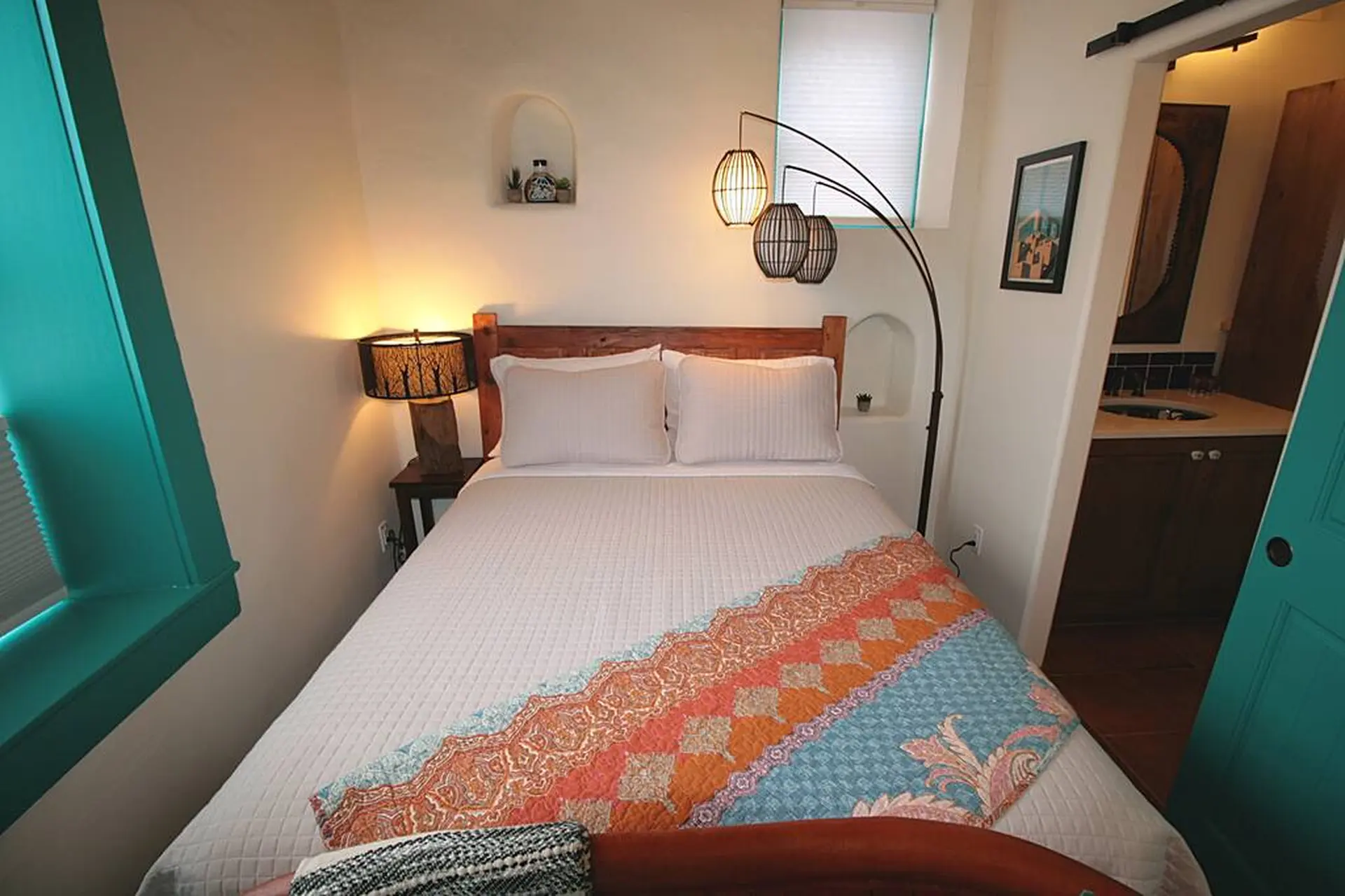 Closson Studio- Stylish | Near Plaza | Queen bed