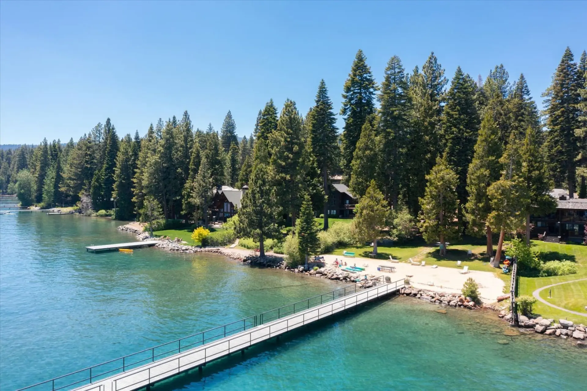 Cabin for 8 HotTub Walk to Private Beach for HOA