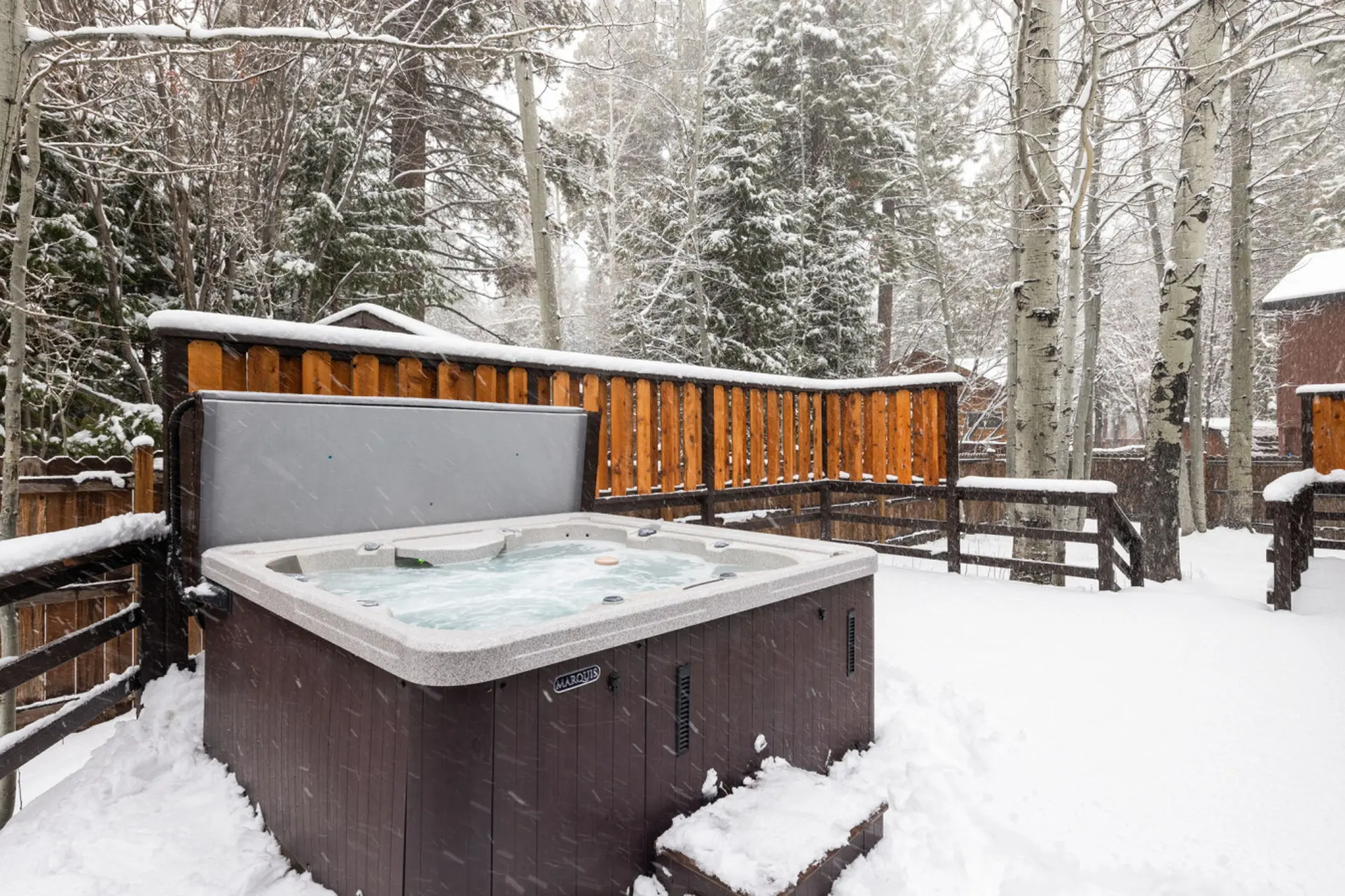 Cabin for 8 HotTub Walk to Private Beach for HOA