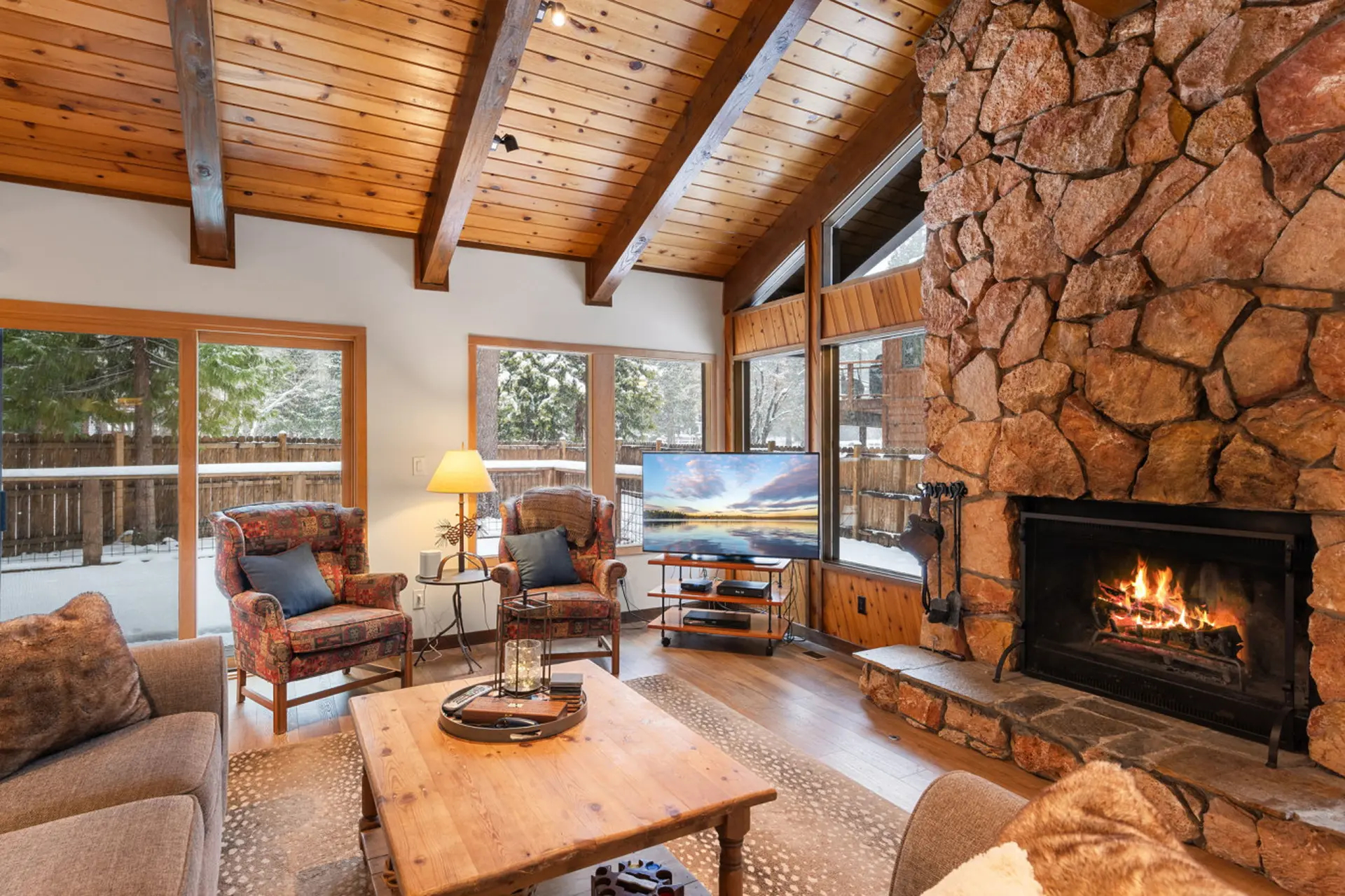 Cabin for 8 HotTub Walk to Private Beach for HOA