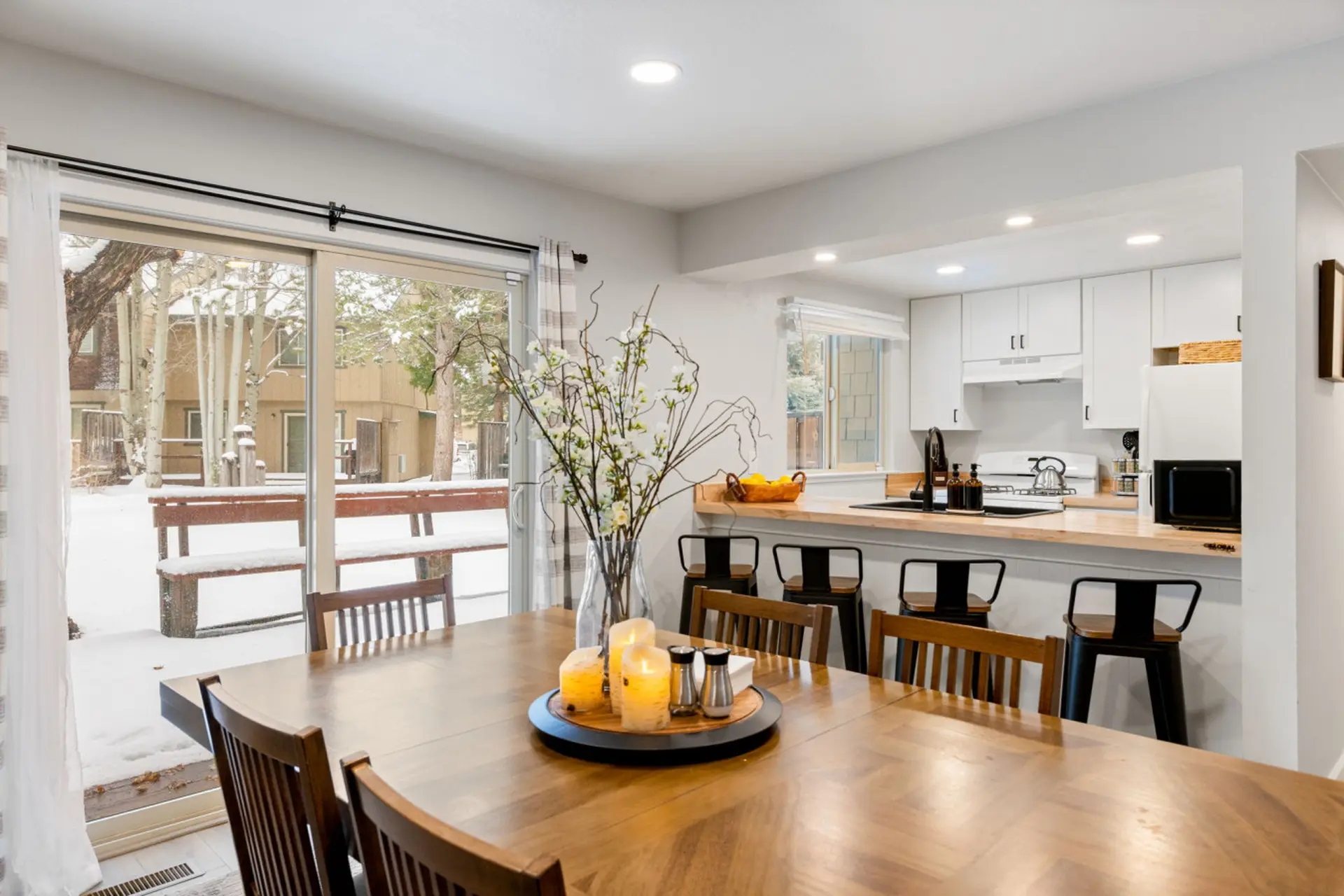 Tahoe City Condo for 8 HotTub for HOA Close to Ski