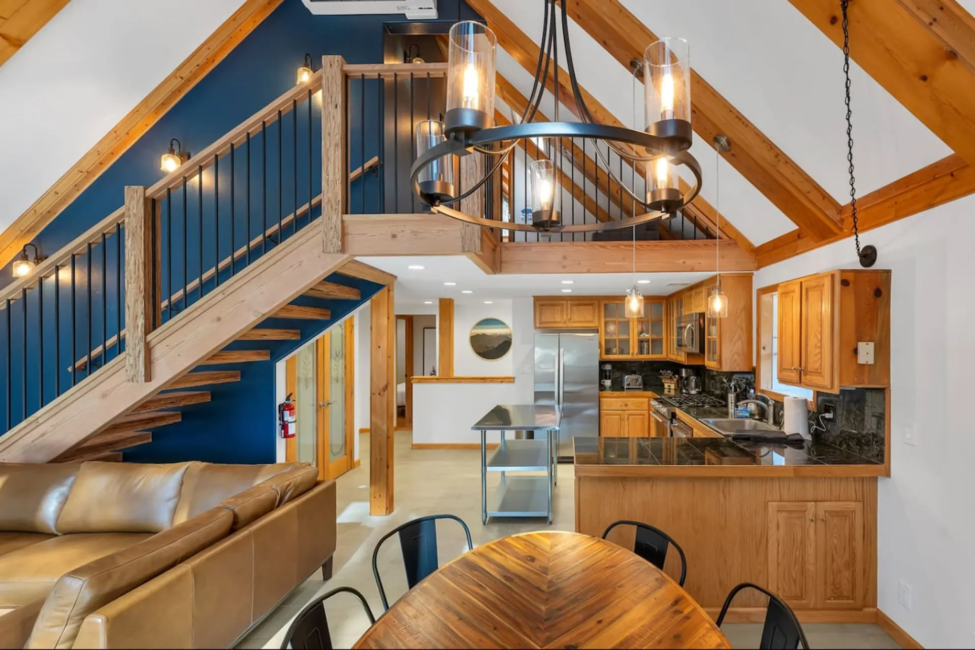 Remodeled Lakeview Cabin for 10 High-End AC HotTub