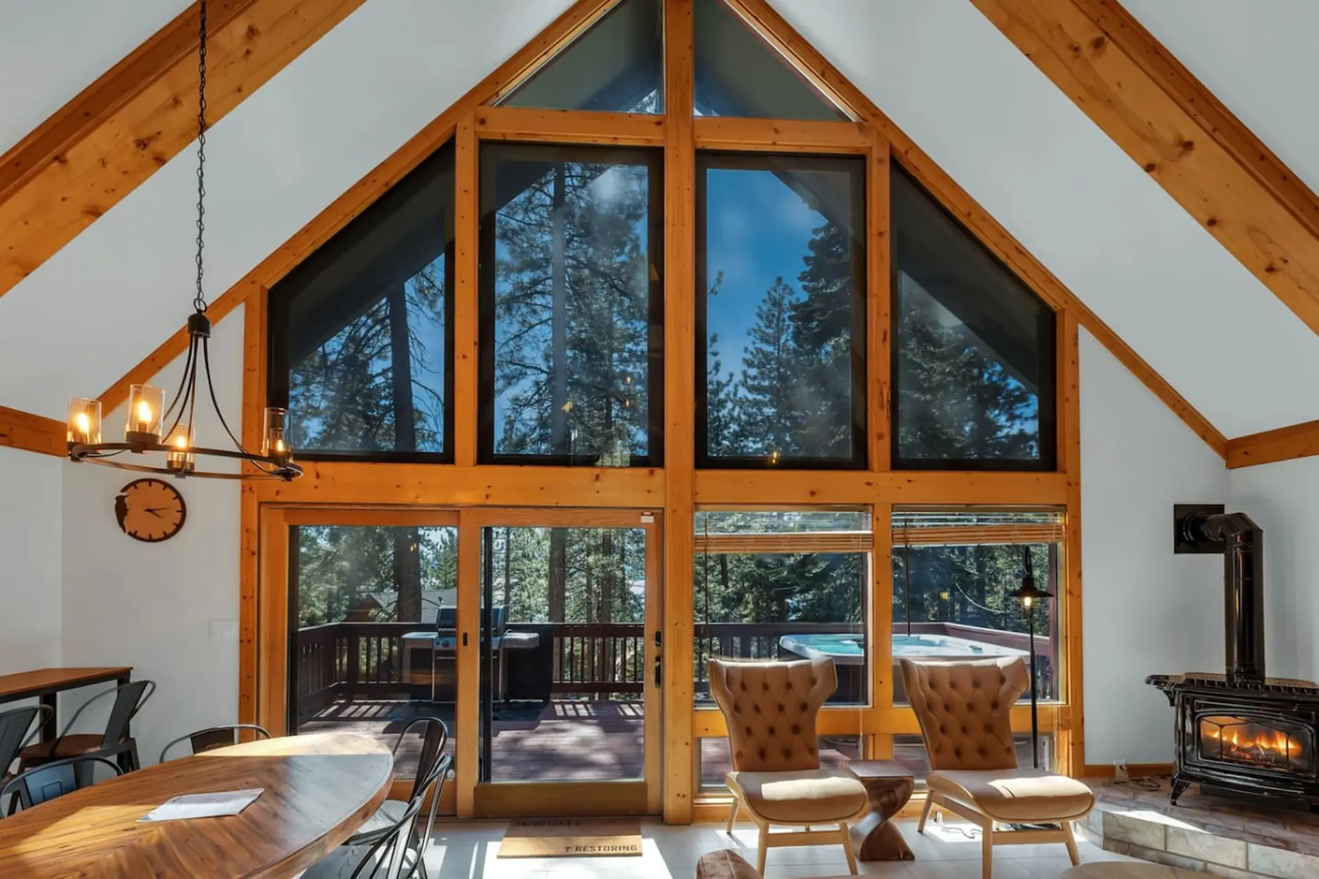 Remodeled Lakeview Cabin for 10 High-End AC HotTub