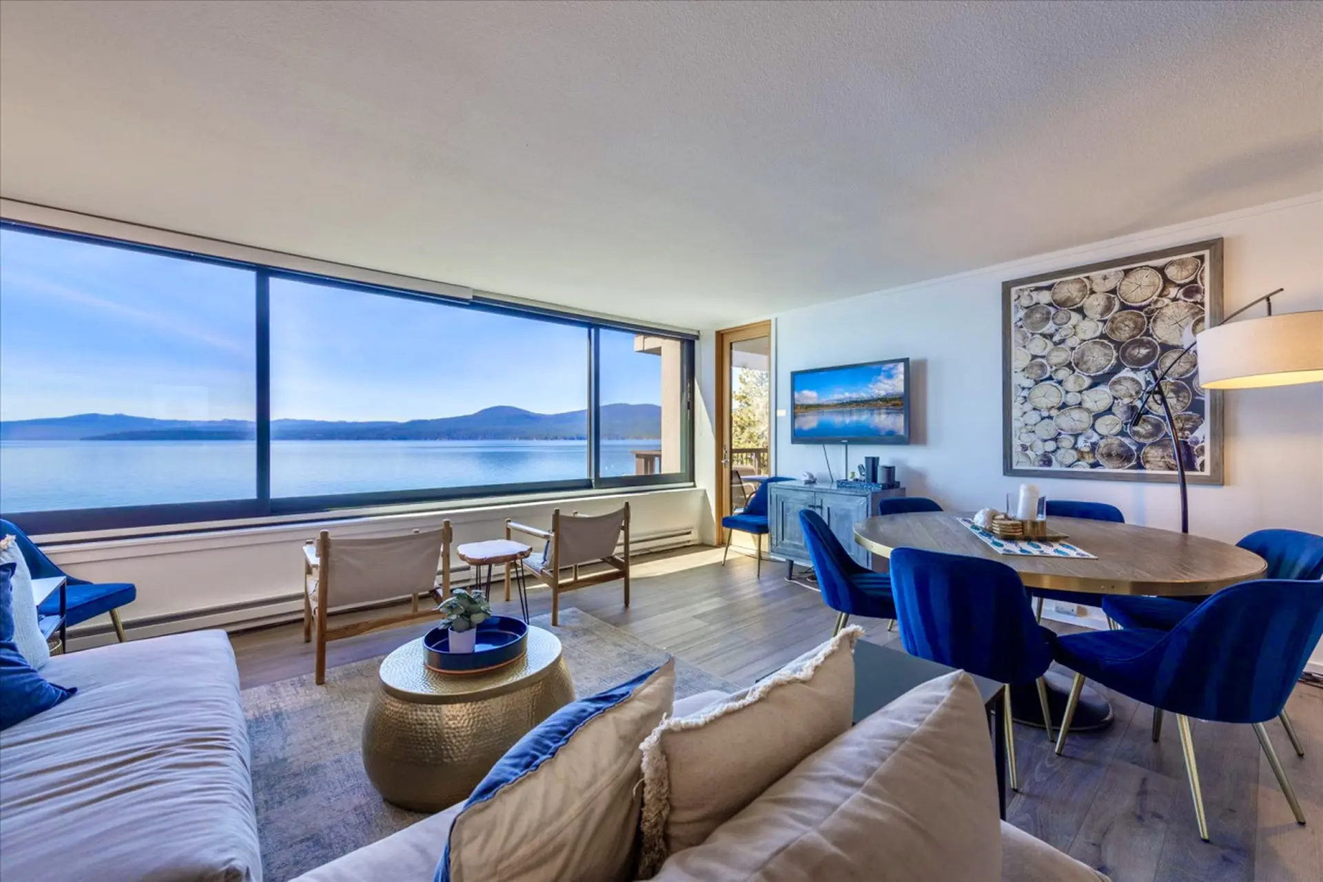 Lakefront Condo Amazing Views Pool & PB Courts