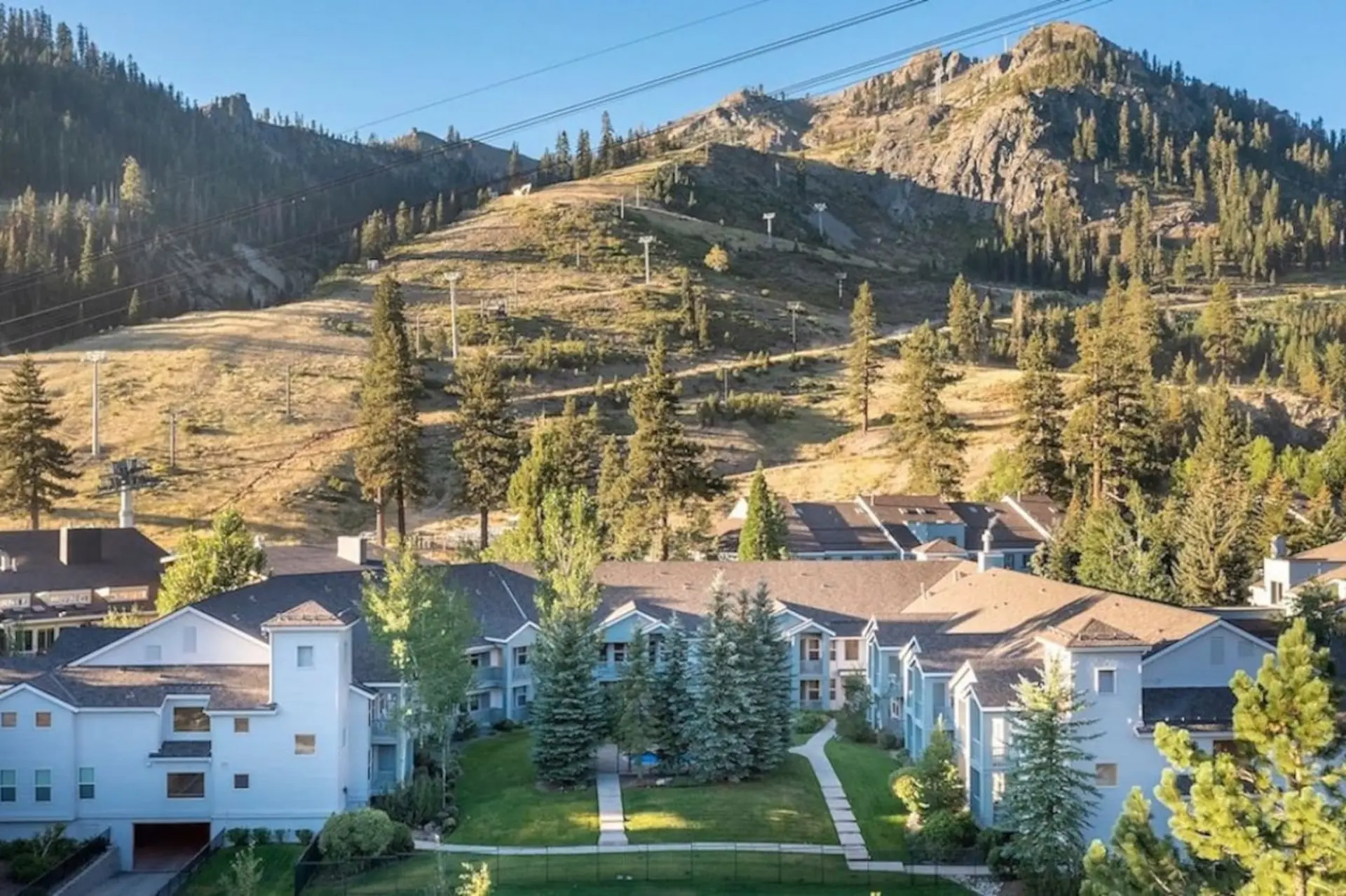 Ski-in/Out Palisades Condo Walk to Lifts A+ Views