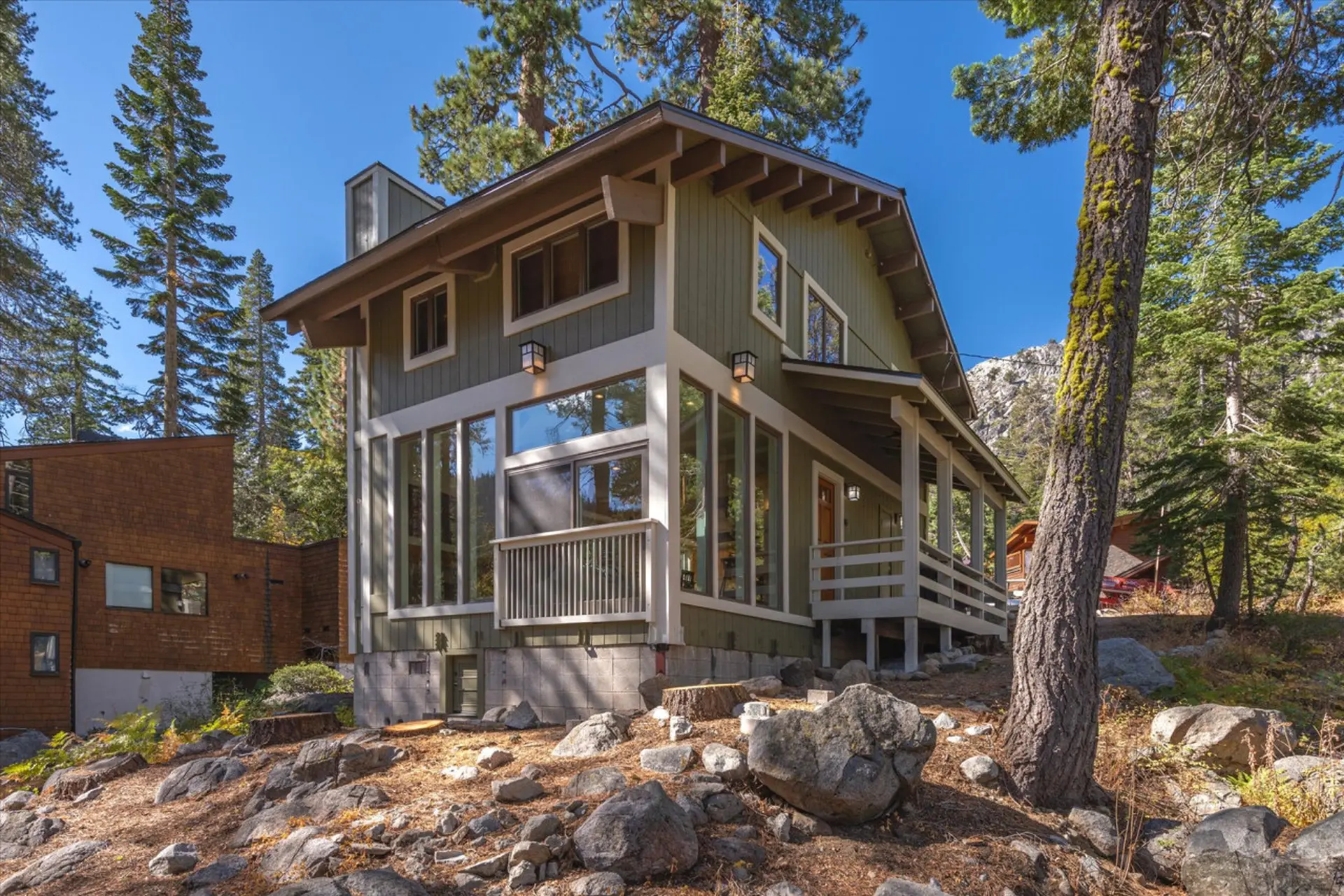 Cozy & Clean Cabin Close for 8 to Hiking Lake