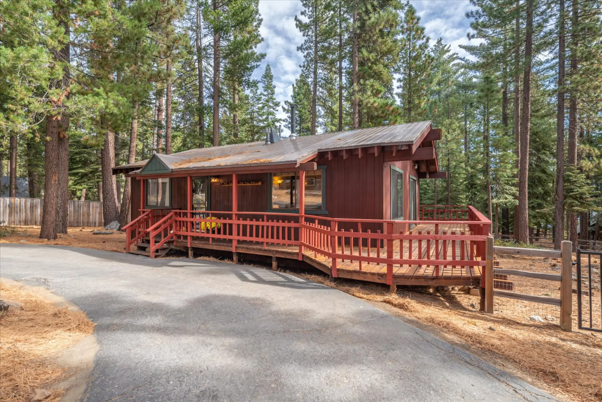 Central & Cozy Pet-Friendly Cabin w Fenced In Yard