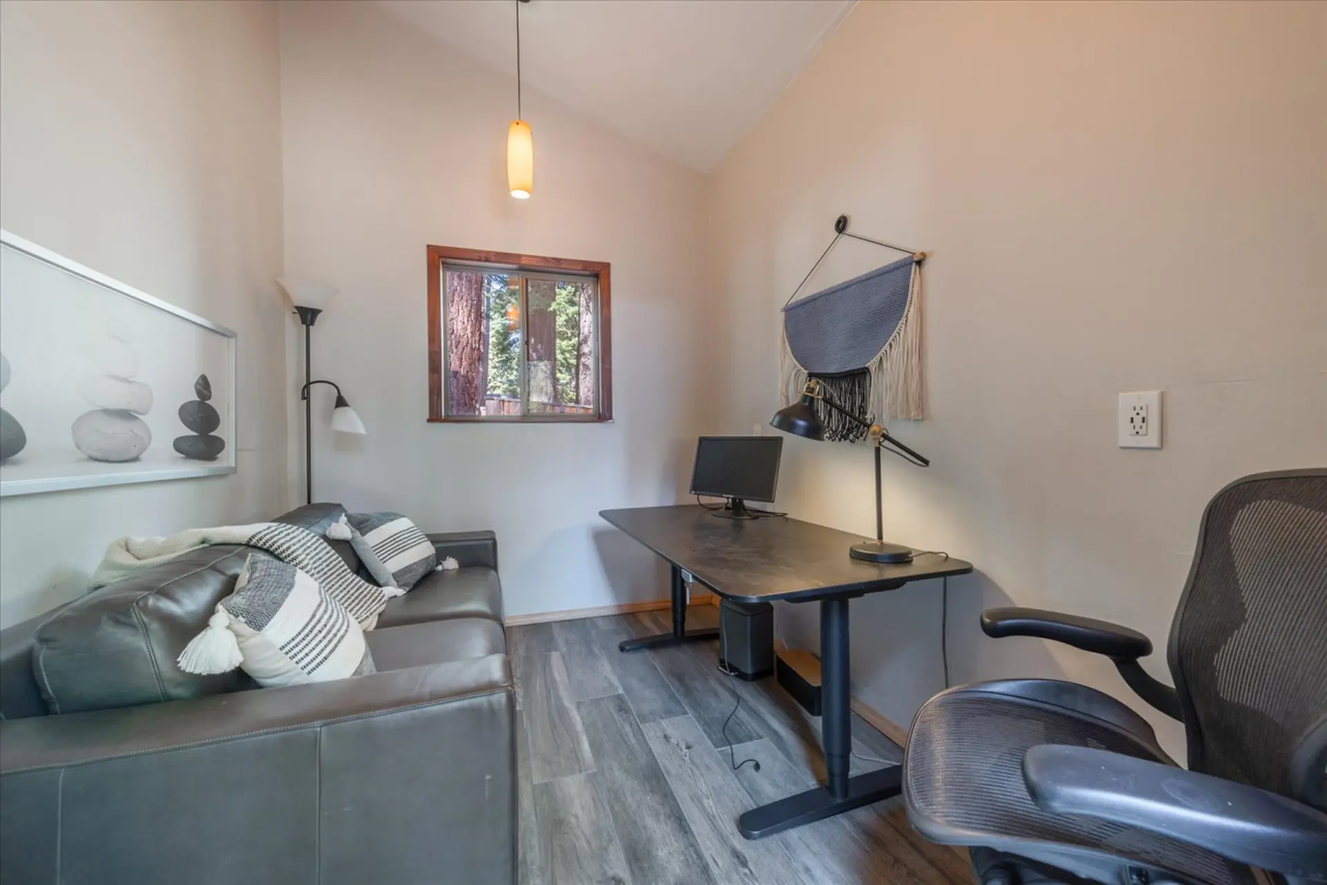 Central & Cozy Pet-Friendly Cabin w Fenced In Yard