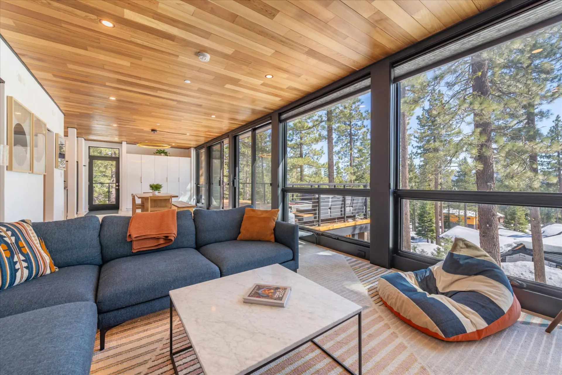 Modern Eco-Friendly Truckee Home New HotTub Dog OK