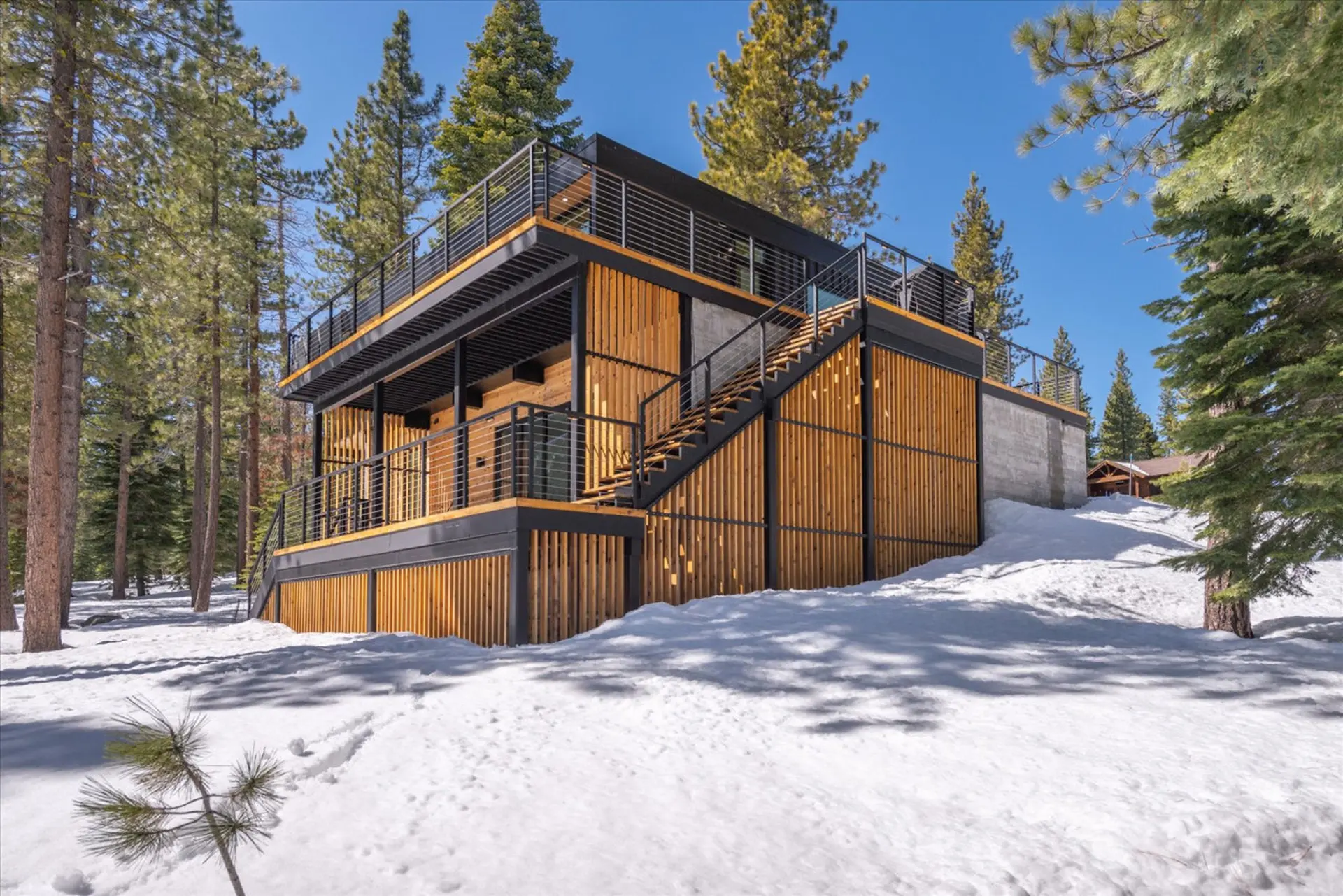 Modern Eco-Friendly Truckee Home New HotTub Dog OK