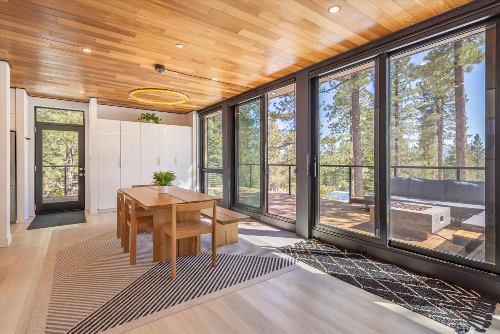 Modern Eco-Friendly Truckee Home New HotTub Dog OK