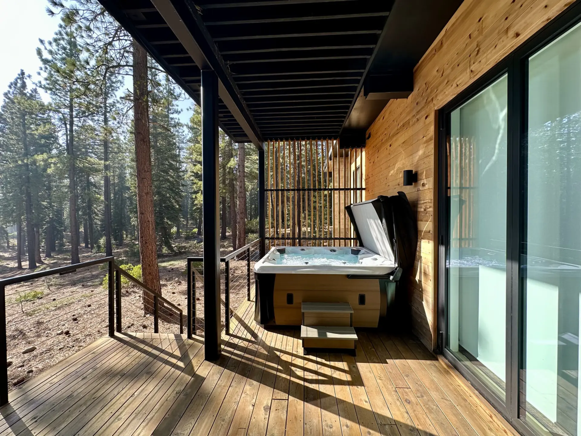 Modern Eco-Friendly Truckee Home New HotTub Dog OK