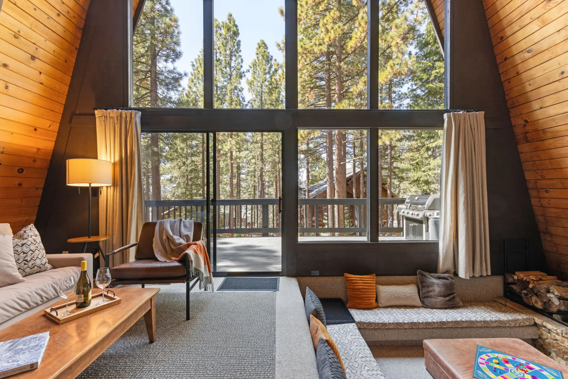 Renovated Cozy Cabin Lake View Deck A+ Location