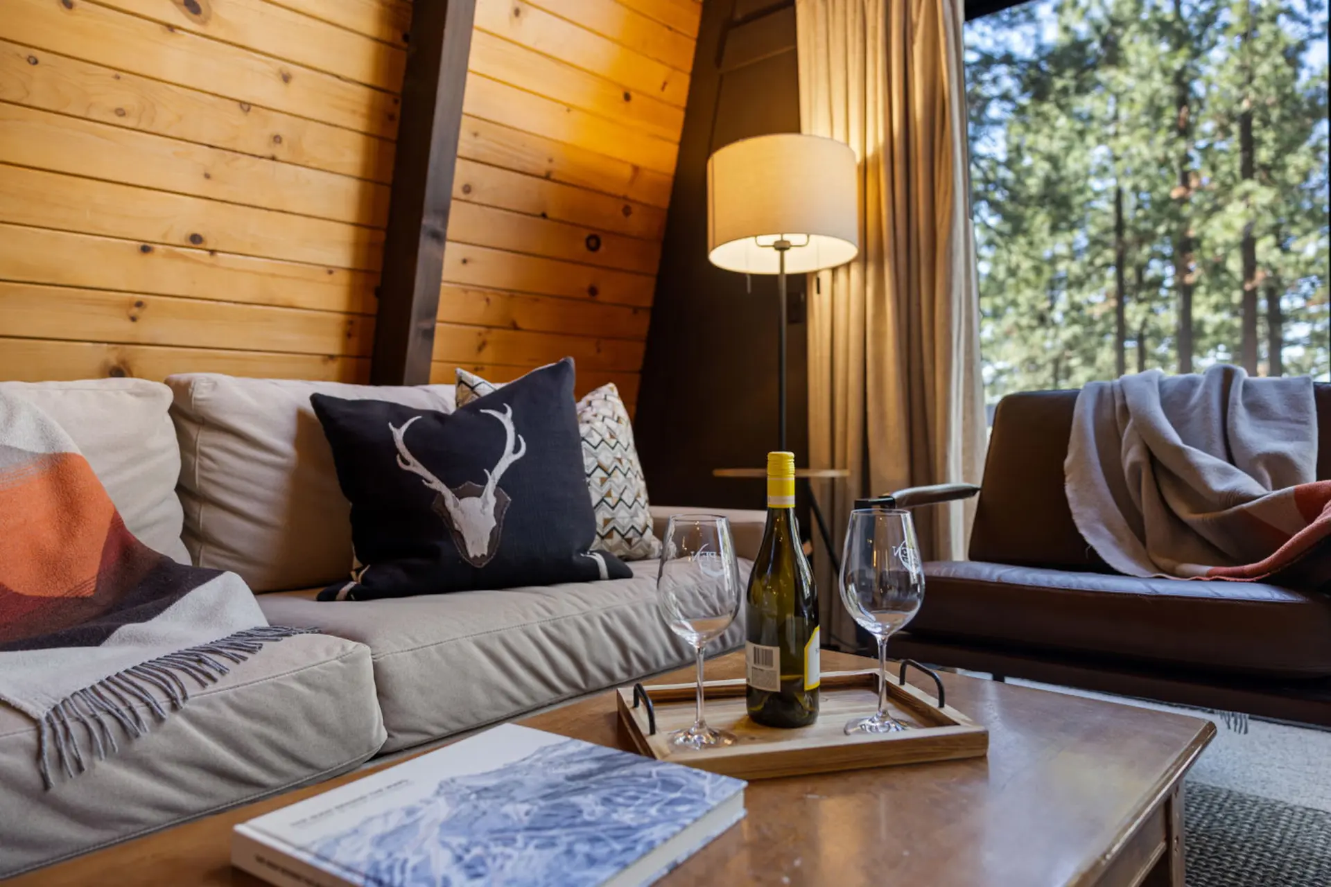 Renovated Cozy Cabin Lake View Deck A+ Location