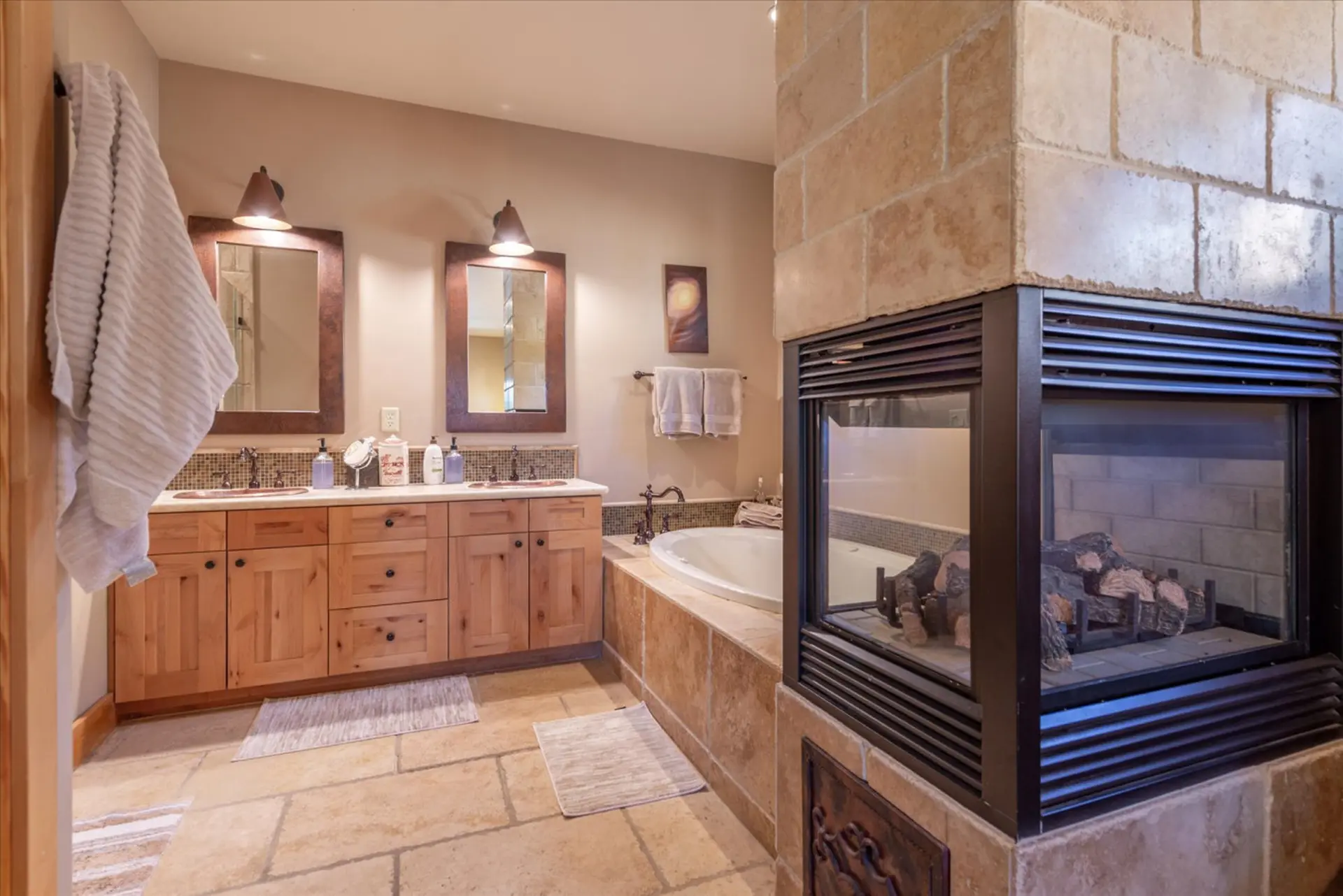Deluxe Truckee townhome 3BDR/2.5BA Dog Friendly
