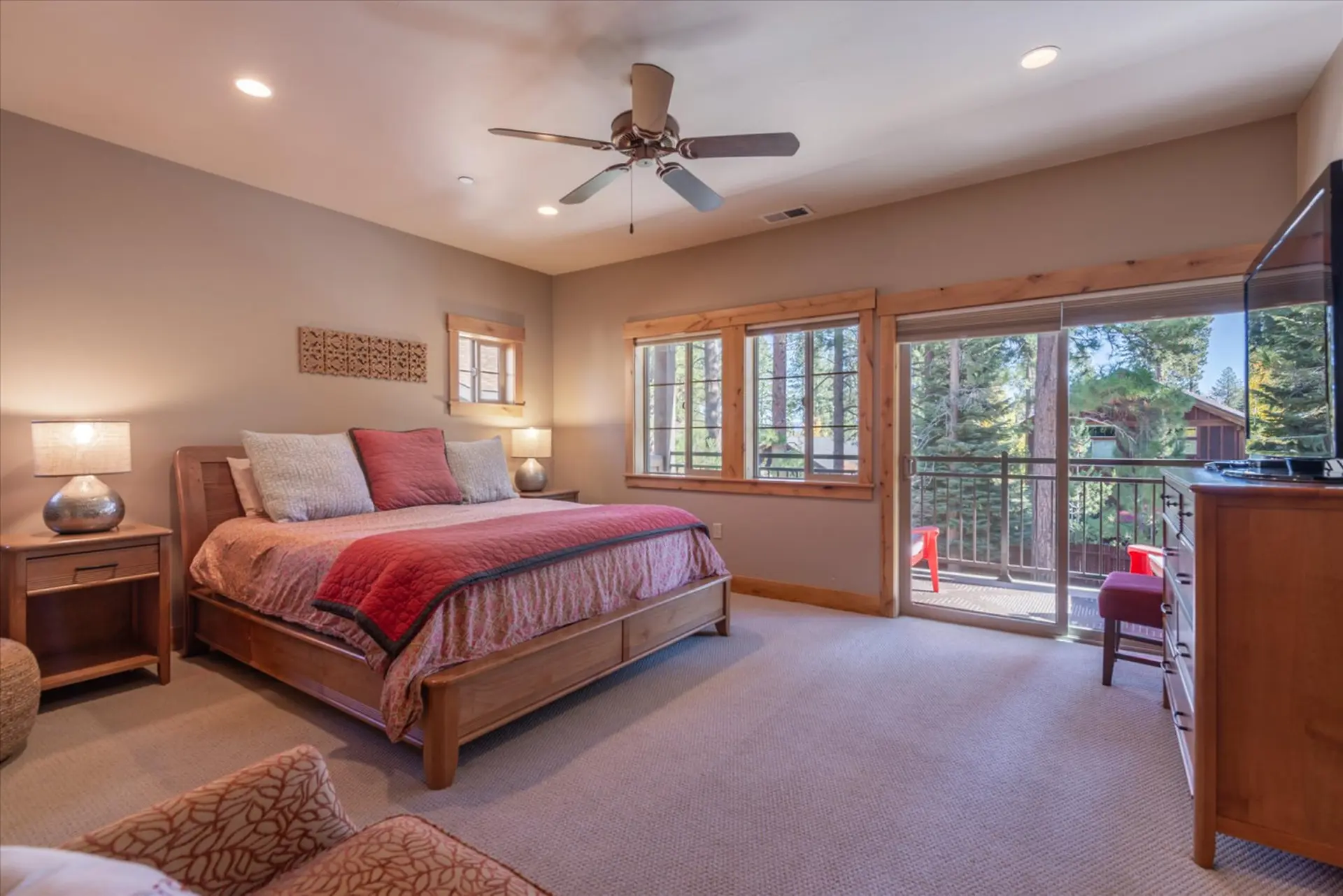 Deluxe Truckee townhome 3BDR/2.5BA Dog Friendly