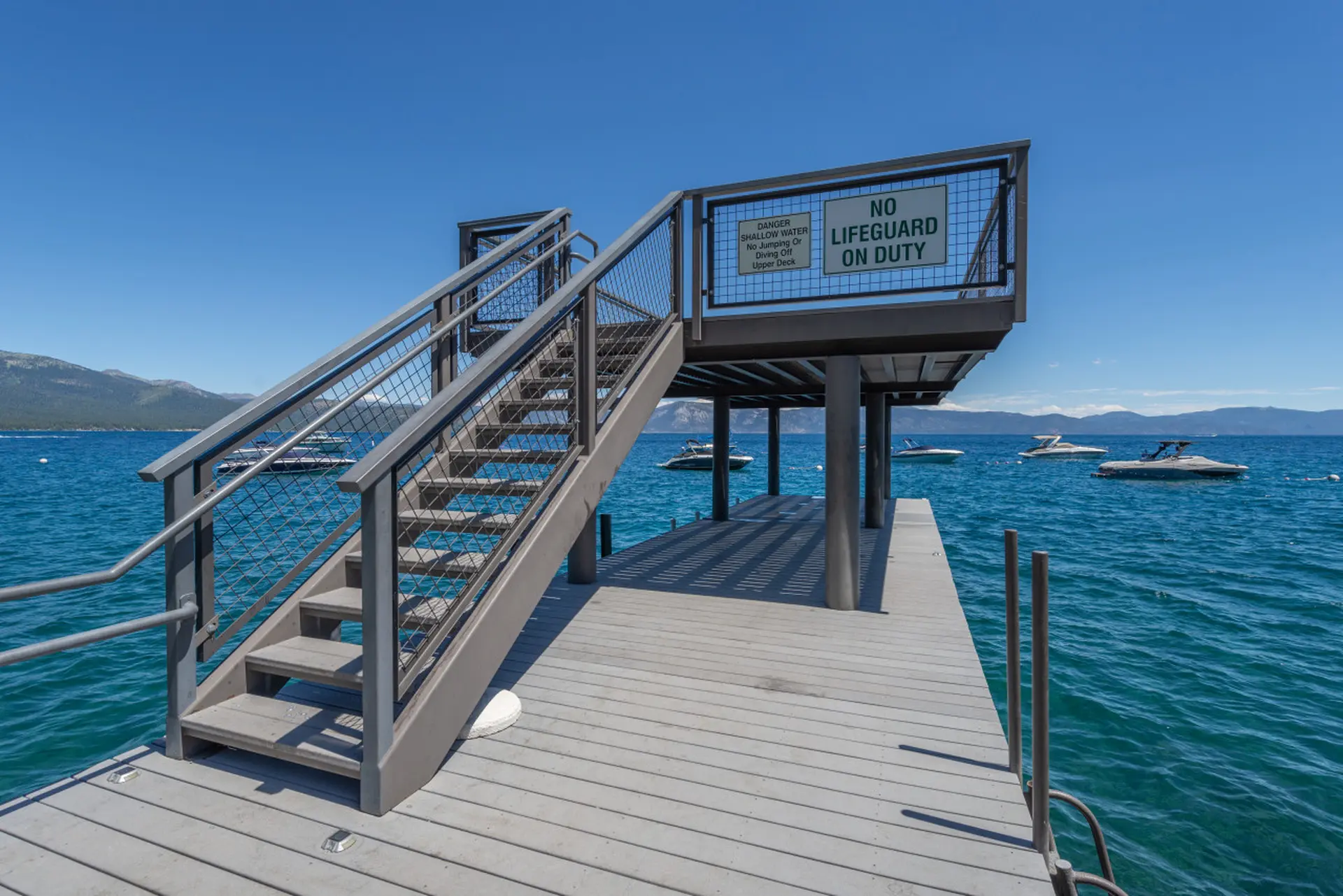 Spacious Cabin Huge Deck Hot-Tub Private Beach