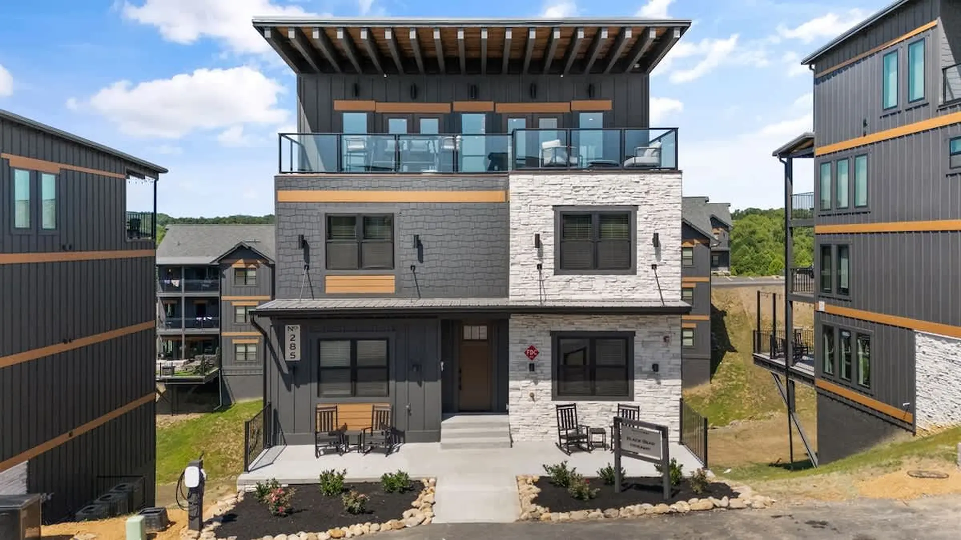 New cabin! Indoor pool, waterpark access!