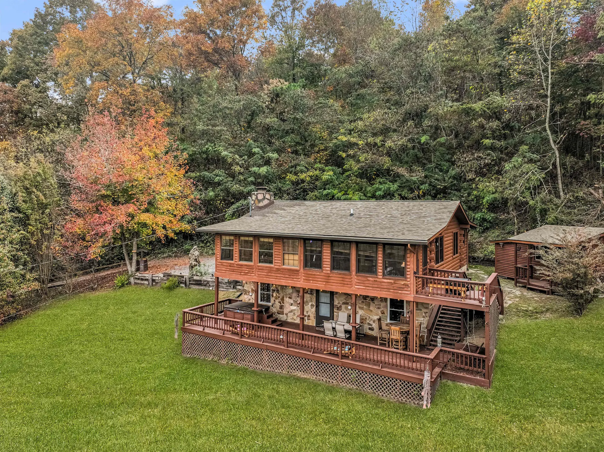Bigfoot's Hideaway - Bigfoot Themed Cabin - Views