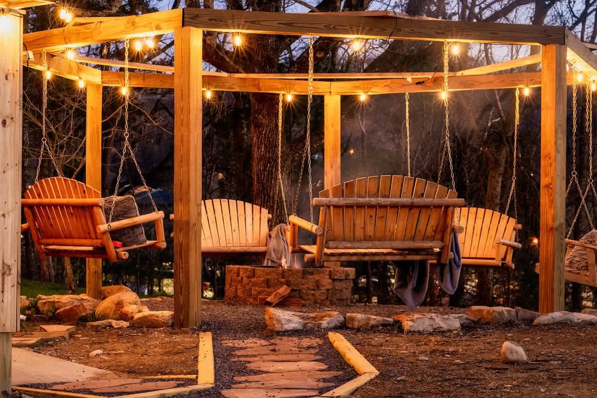 FUN Heated Pool Cabin  - Walk To Parkway