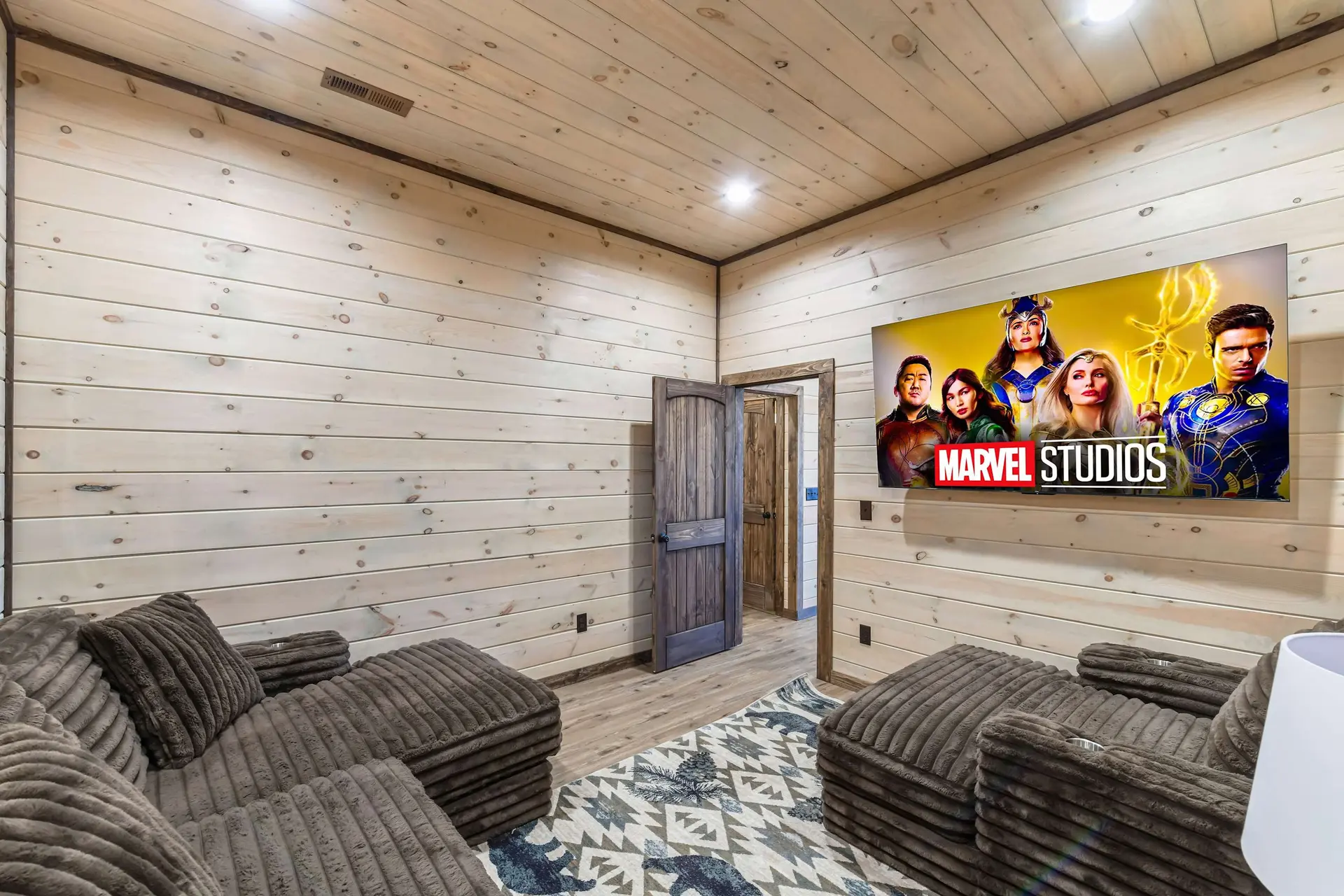 5 Bedrooms - Indoor Pool - Arcade Room!