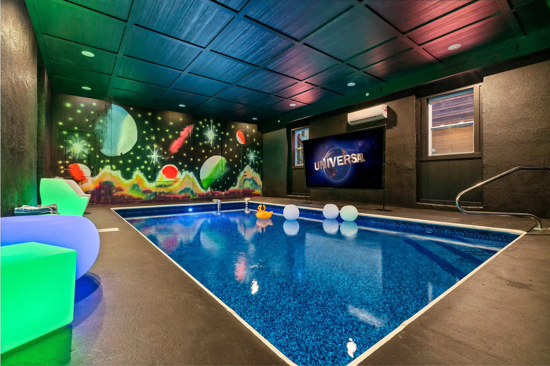 Indoor Pool - Epic Game Room - MiniGolf - 24 Guest