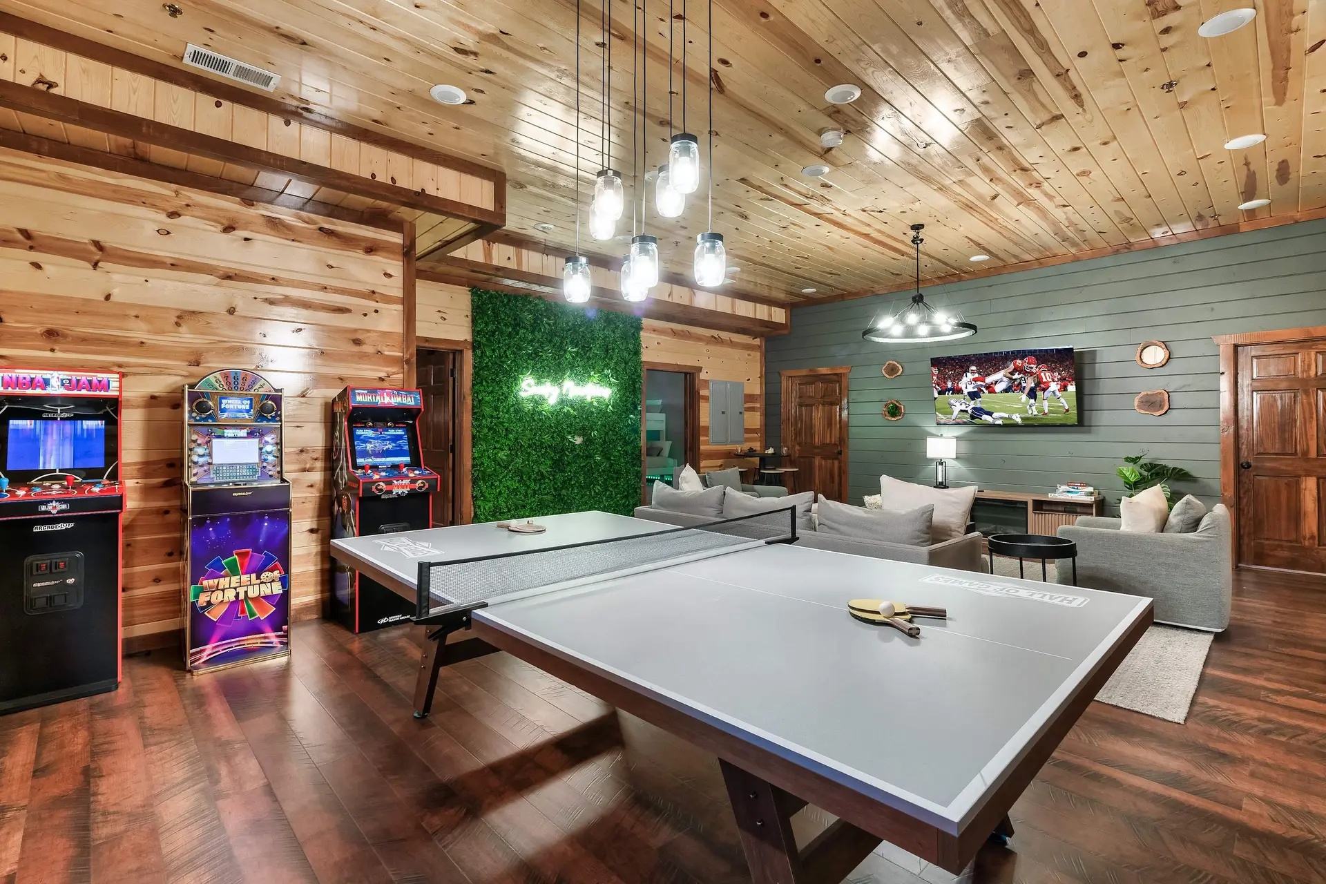 Indoor Pool - Epic Game Room - MiniGolf - 24 Guest
