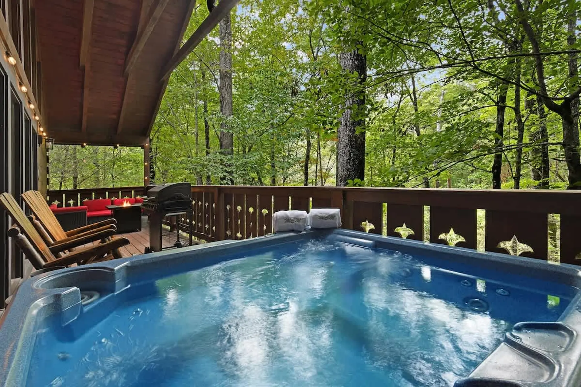 Cozy Gatlinburg Cabin | Hot Tub | Fire Table