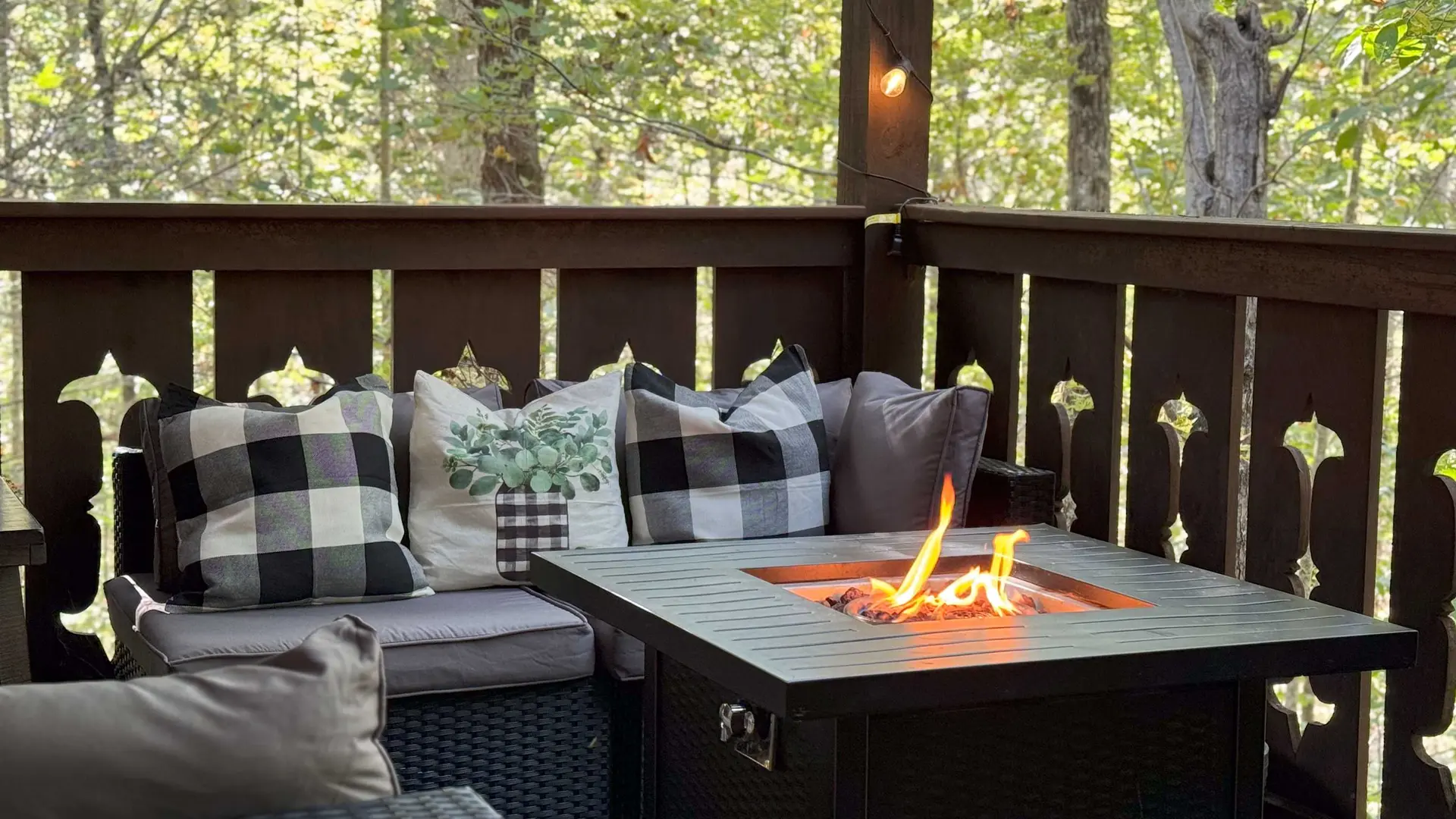 Cozy Gatlinburg Cabin | Hot Tub | Fire Table