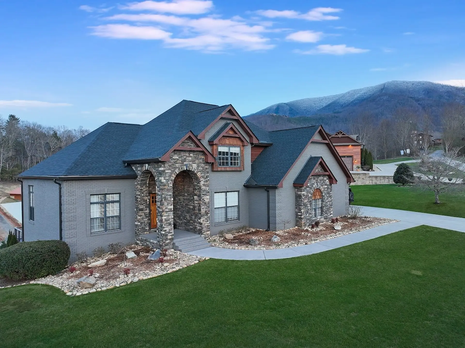 Greystone - 5,000 Sq Ft Luxury Lodge - Pool