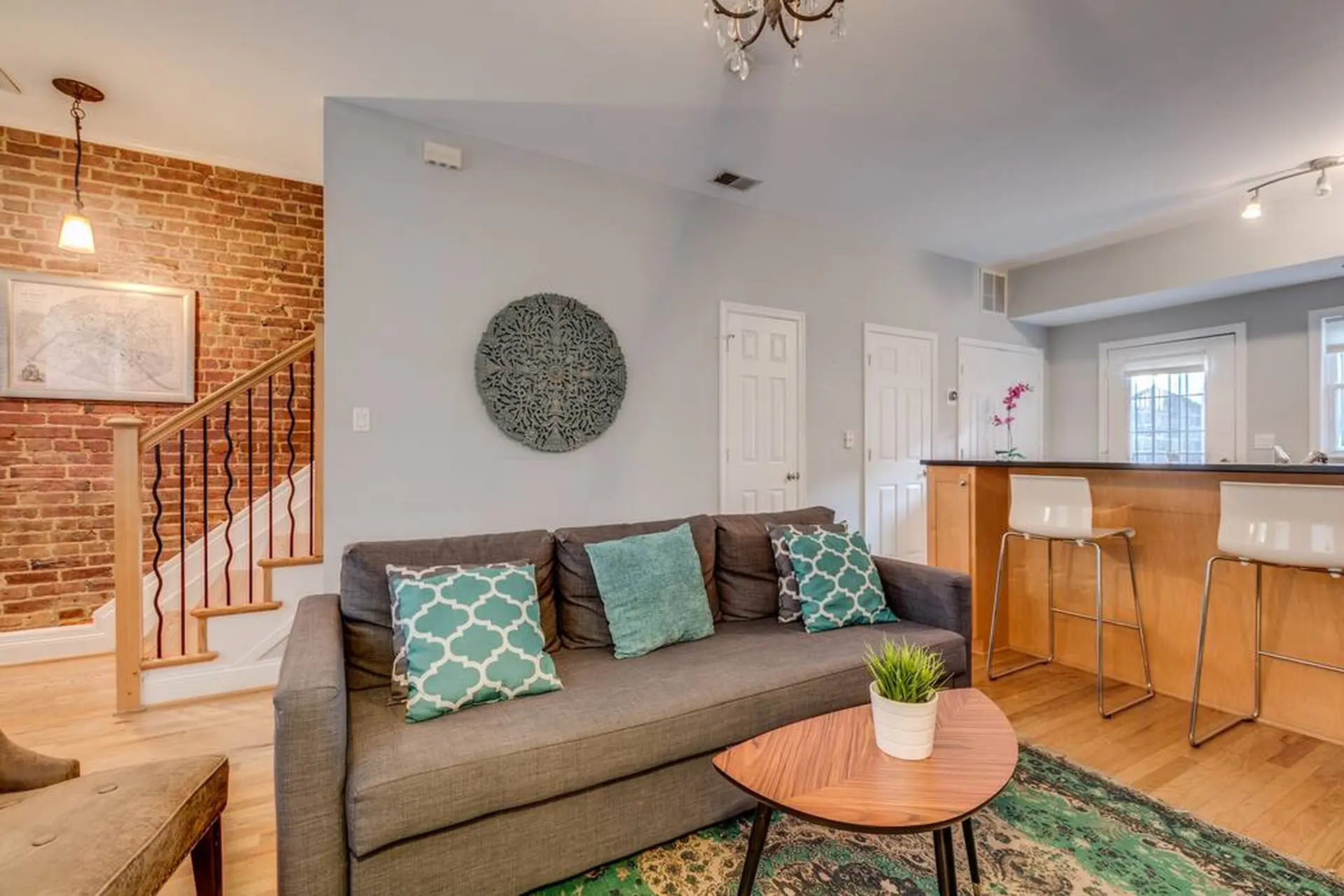 ☆ Perfectly Located 14th St TownHome ☆ Paid Parkng