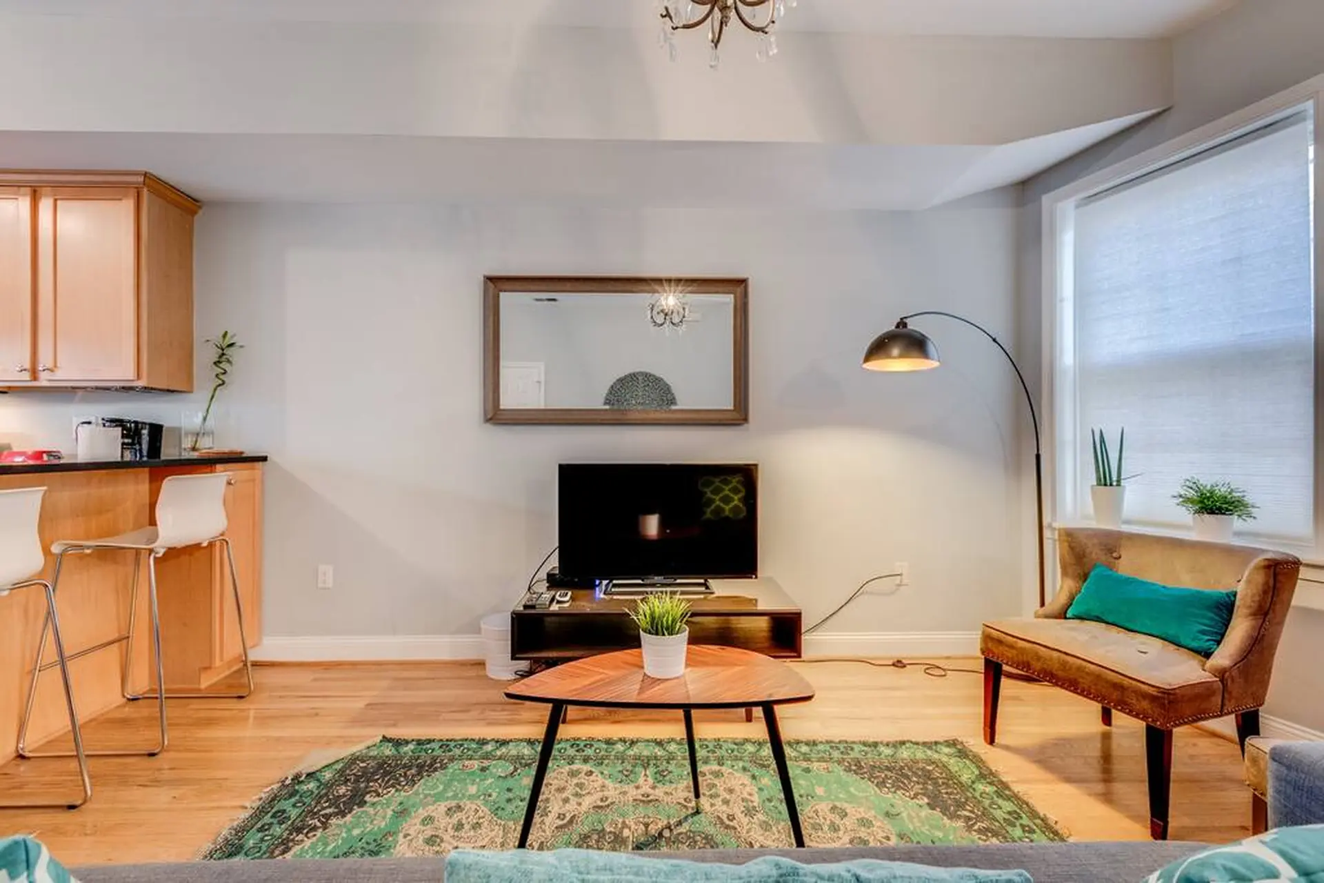 ☆ Perfectly Located 14th St TownHome ☆ Paid Parkng