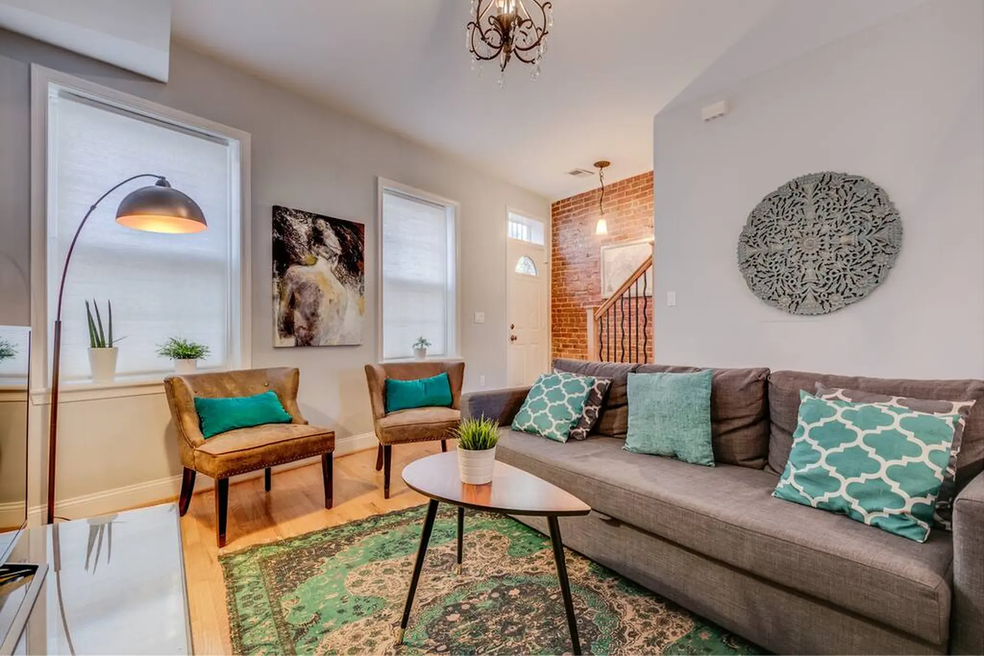 ☆ Perfectly Located 14th St TownHome ☆ Paid Parkng