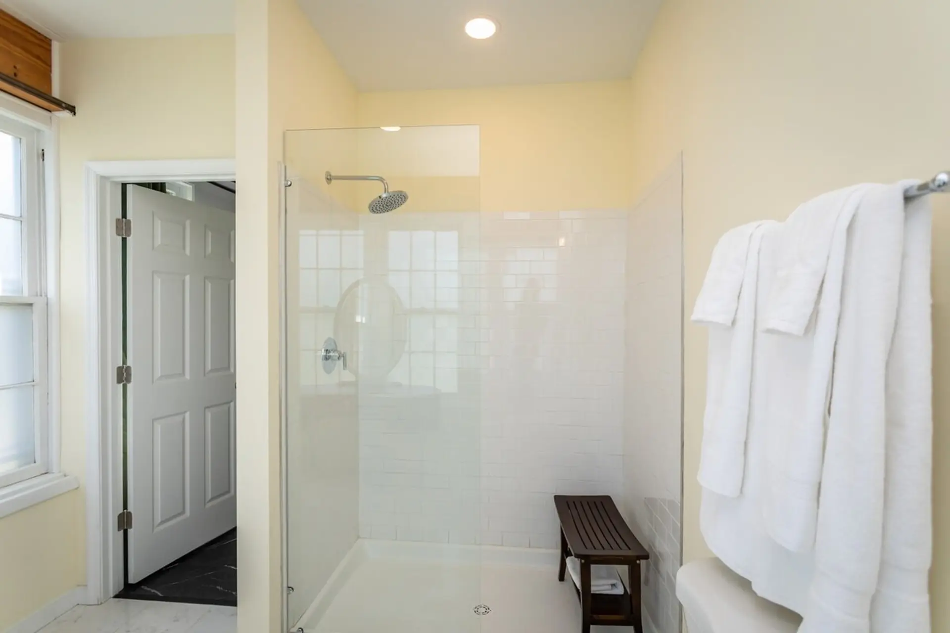 Sojourn at The Legacy Inn-The Bonnie & Clyde Suite