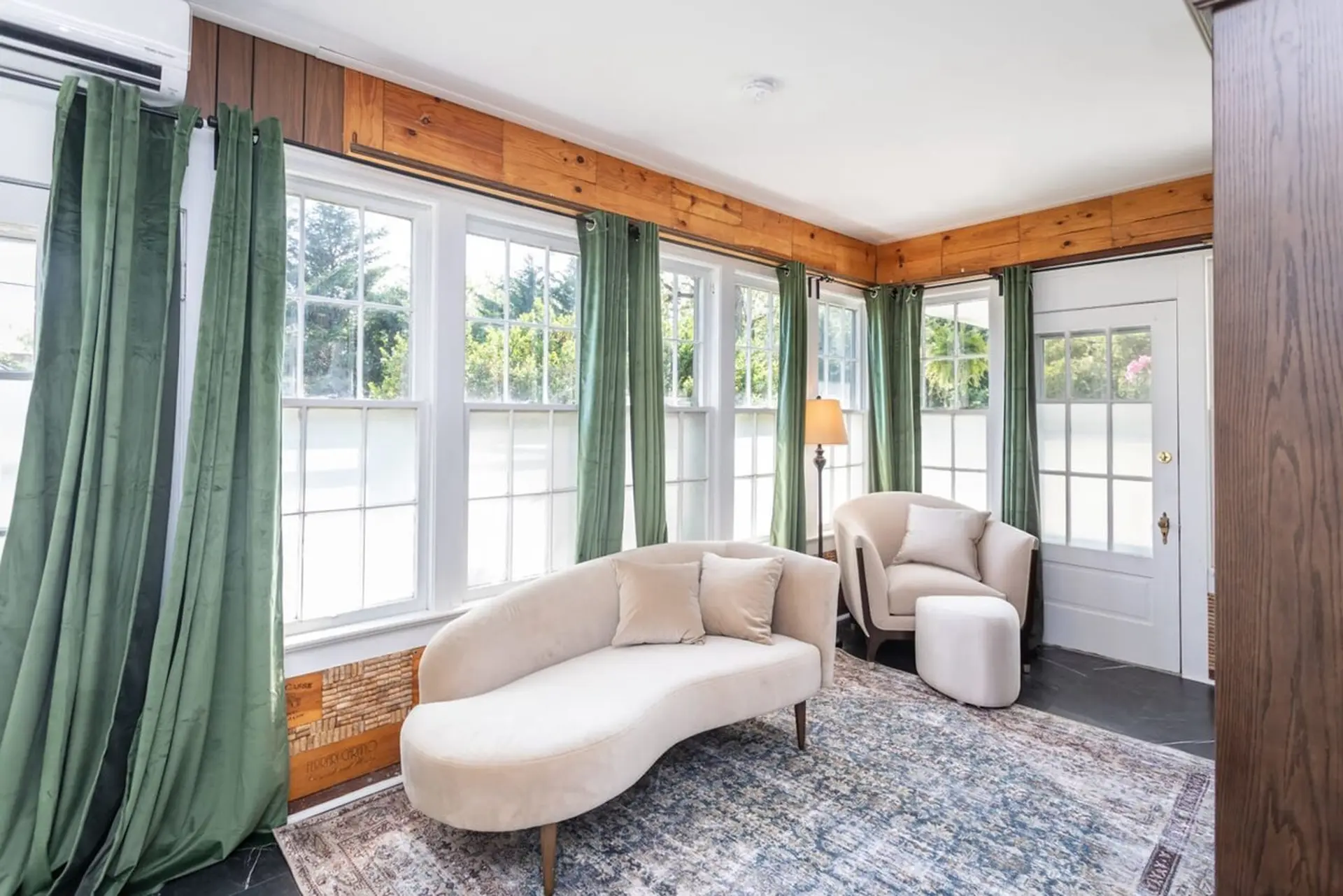 Sojourn at The Legacy Inn-The Bonnie & Clyde Suite
