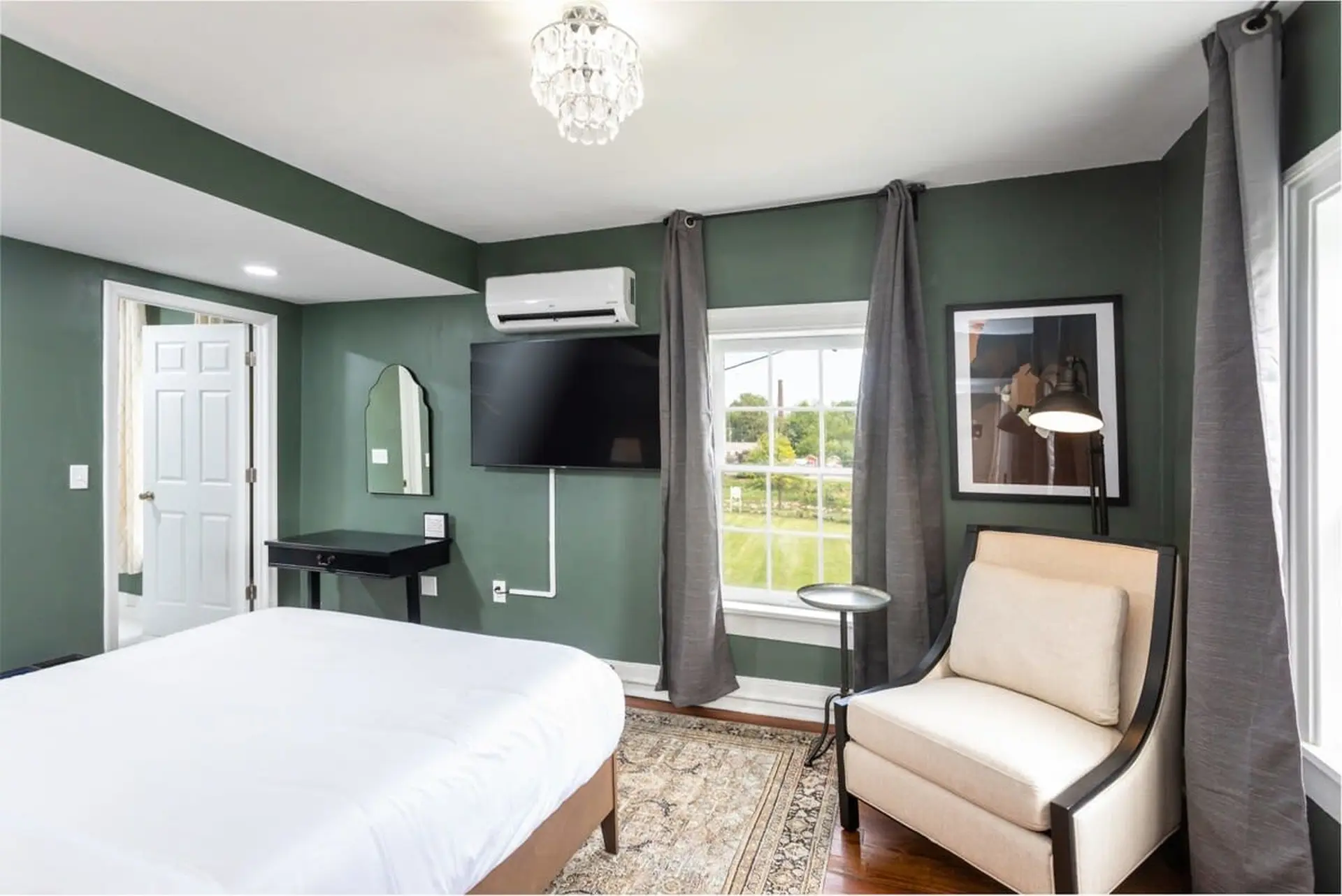 Sojourn at The Legacy Inn- The King Suite