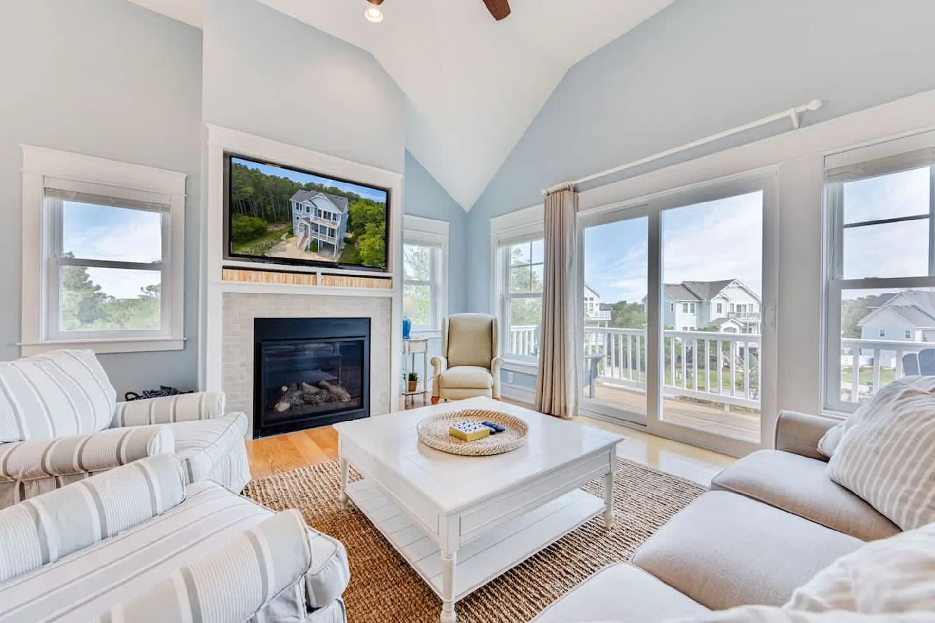 7Min Walk to Beach & Saltwater Pool!