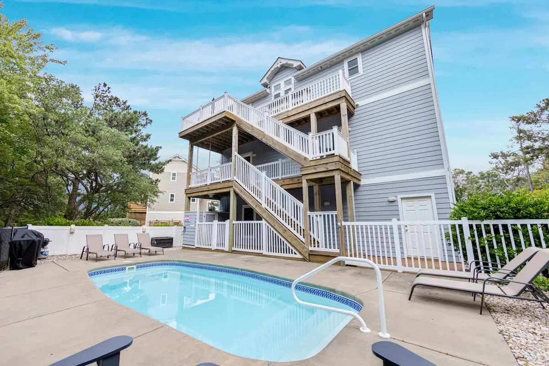 7Min Walk to Beach & Saltwater Pool!