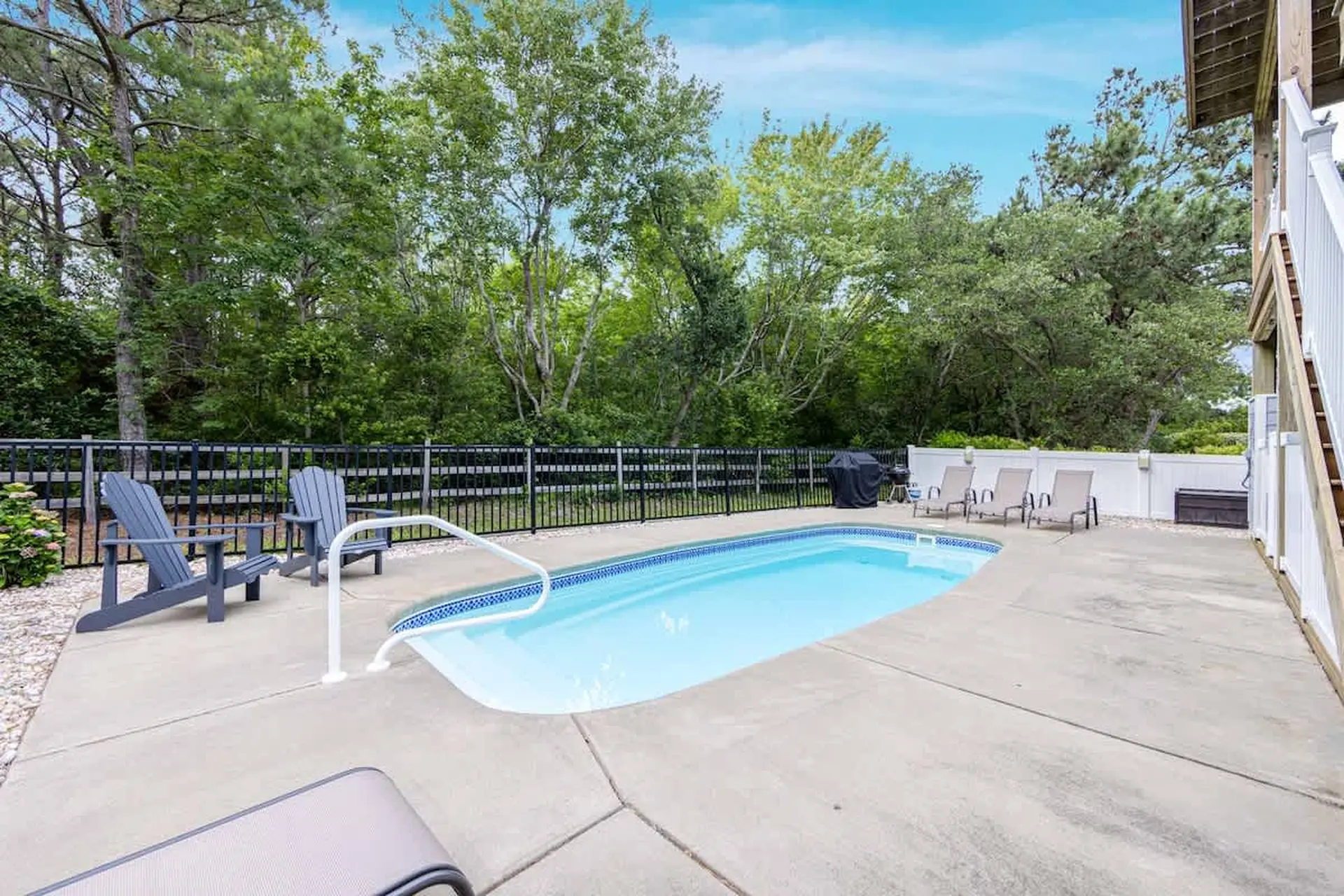 7Min Walk to Beach & Saltwater Pool!