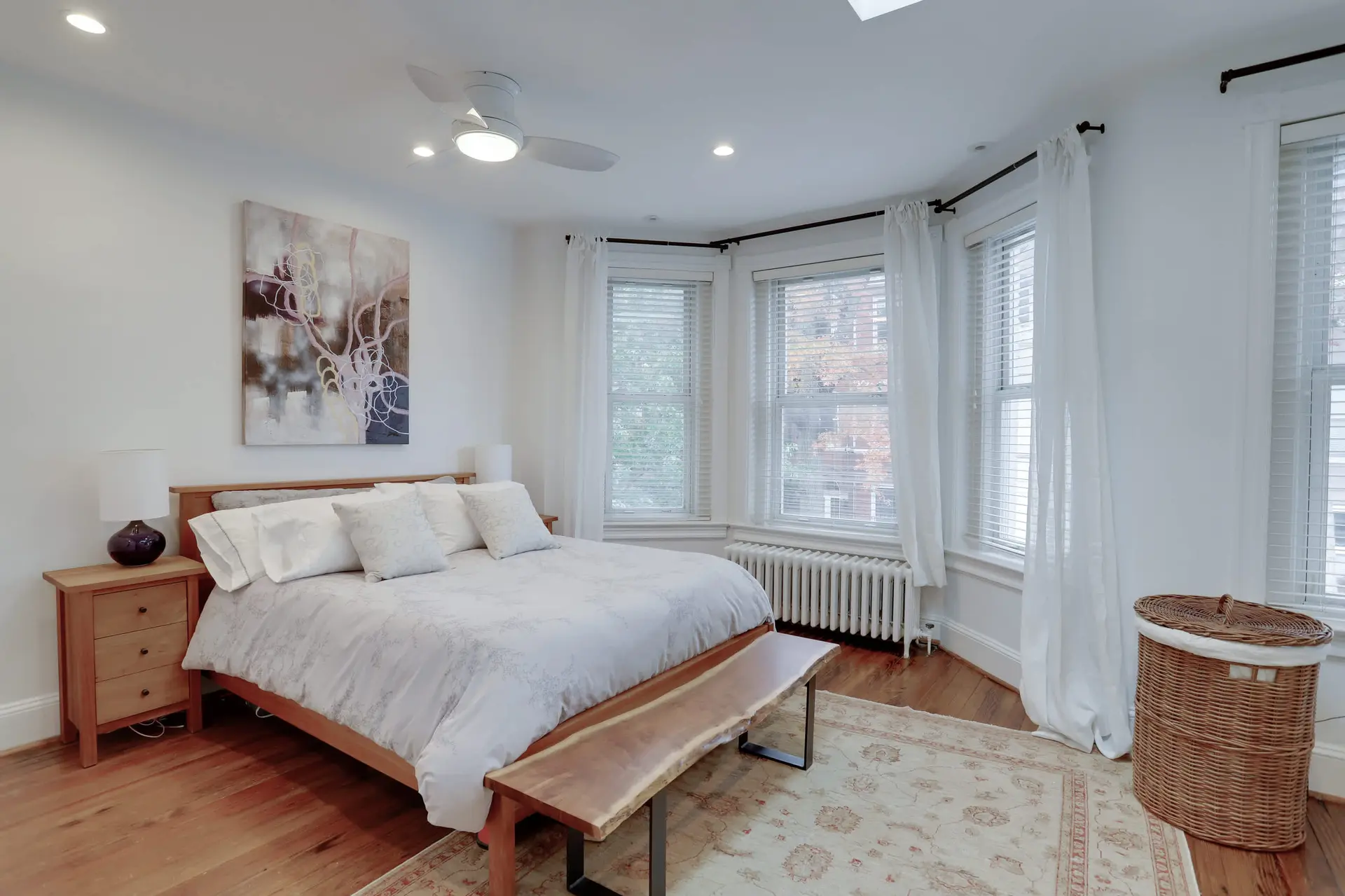 Sojourn Luxury Home with 2 Kitchens & 4 Bedrooms
