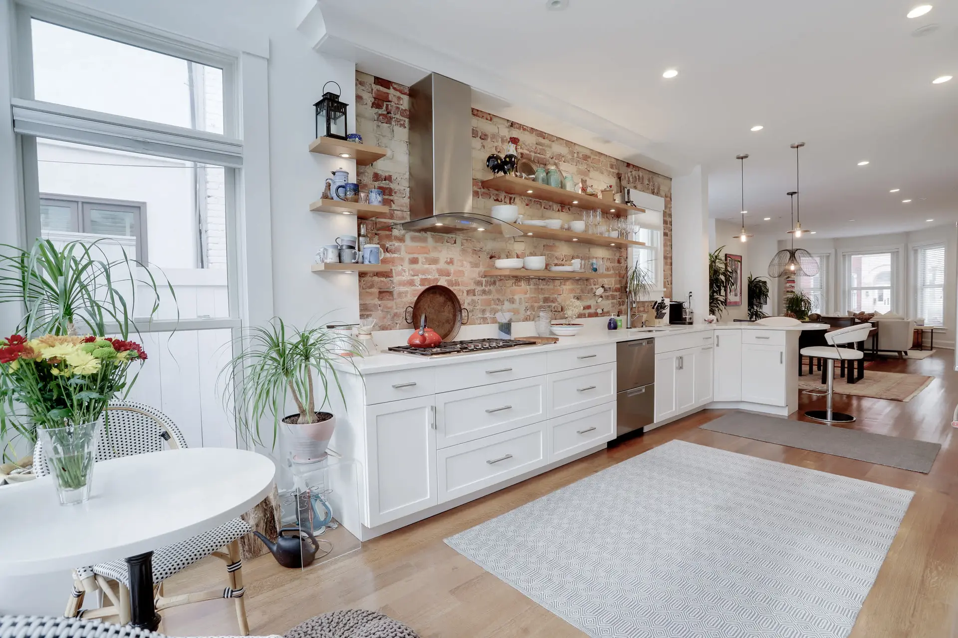 Sojourn Luxury Home with 2 Kitchens & 4 Bedrooms