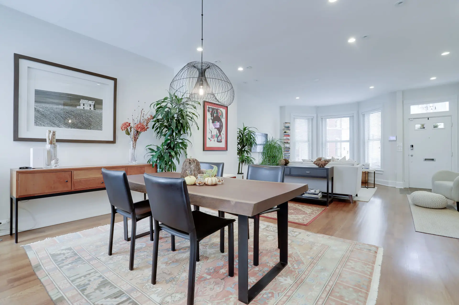 Sojourn Luxury Home with 2 Kitchens & 4 Bedrooms