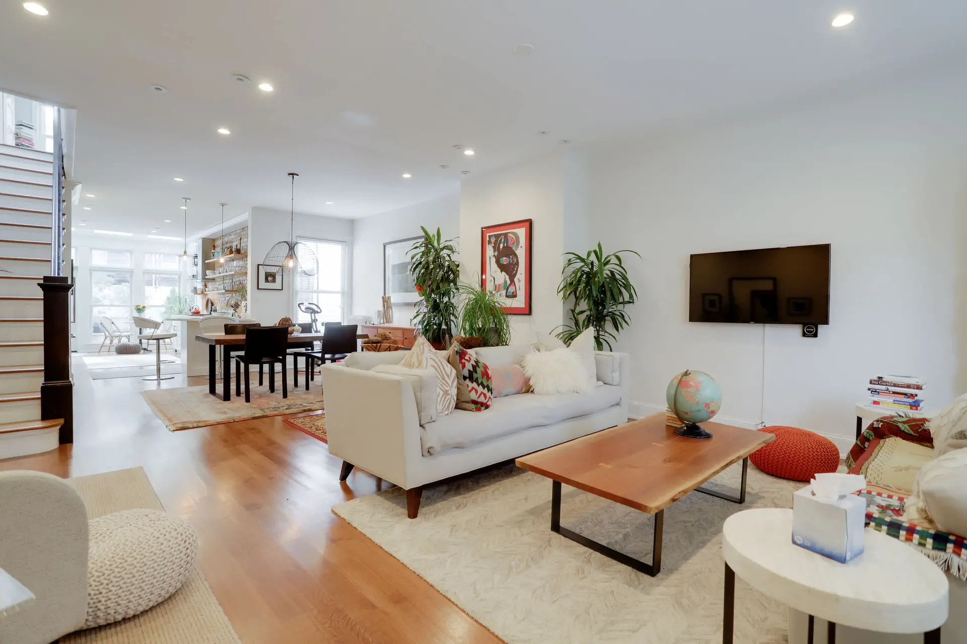 Sojourn Luxury Home with 2 Kitchens & 4 Bedrooms