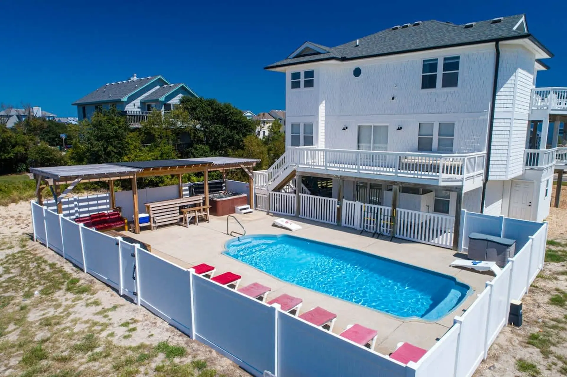 Heated Saltwater Pool, Hot Tub, 5Min Walk to Beach