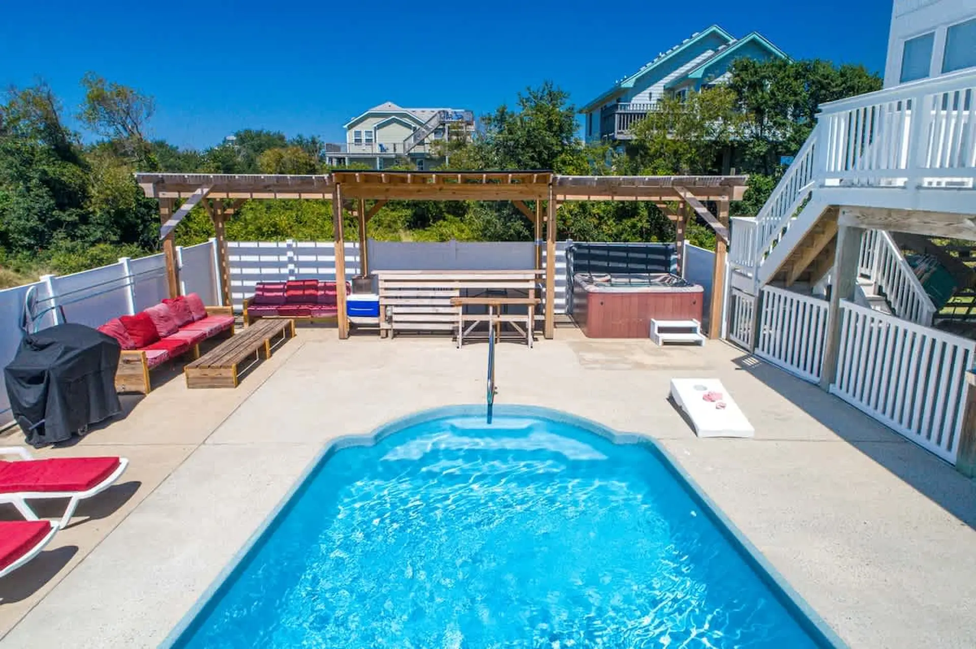 Heated Saltwater Pool, Hot Tub, 5Min Walk to Beach