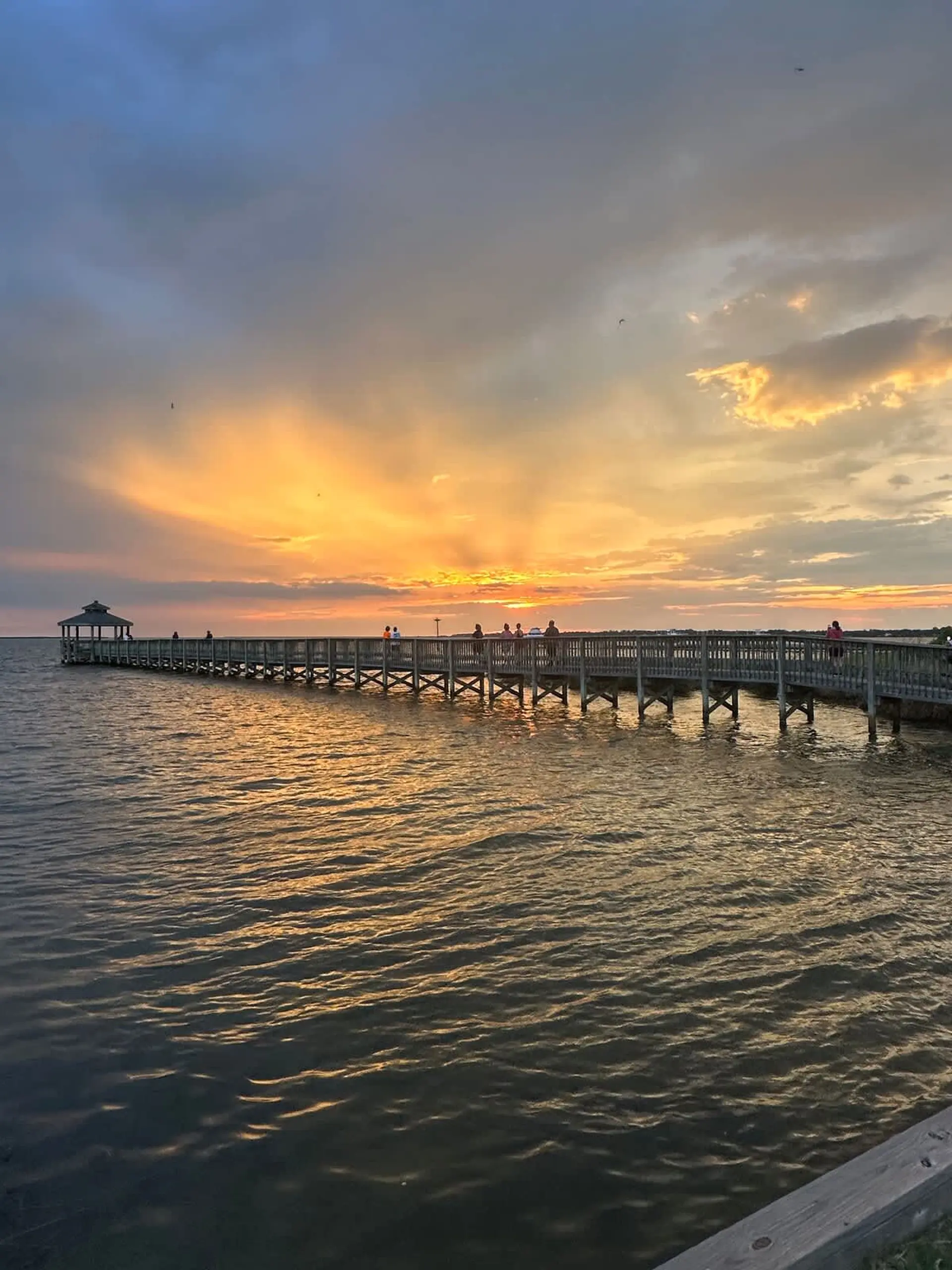 Amazing Sunsets & Mins to the Beach!