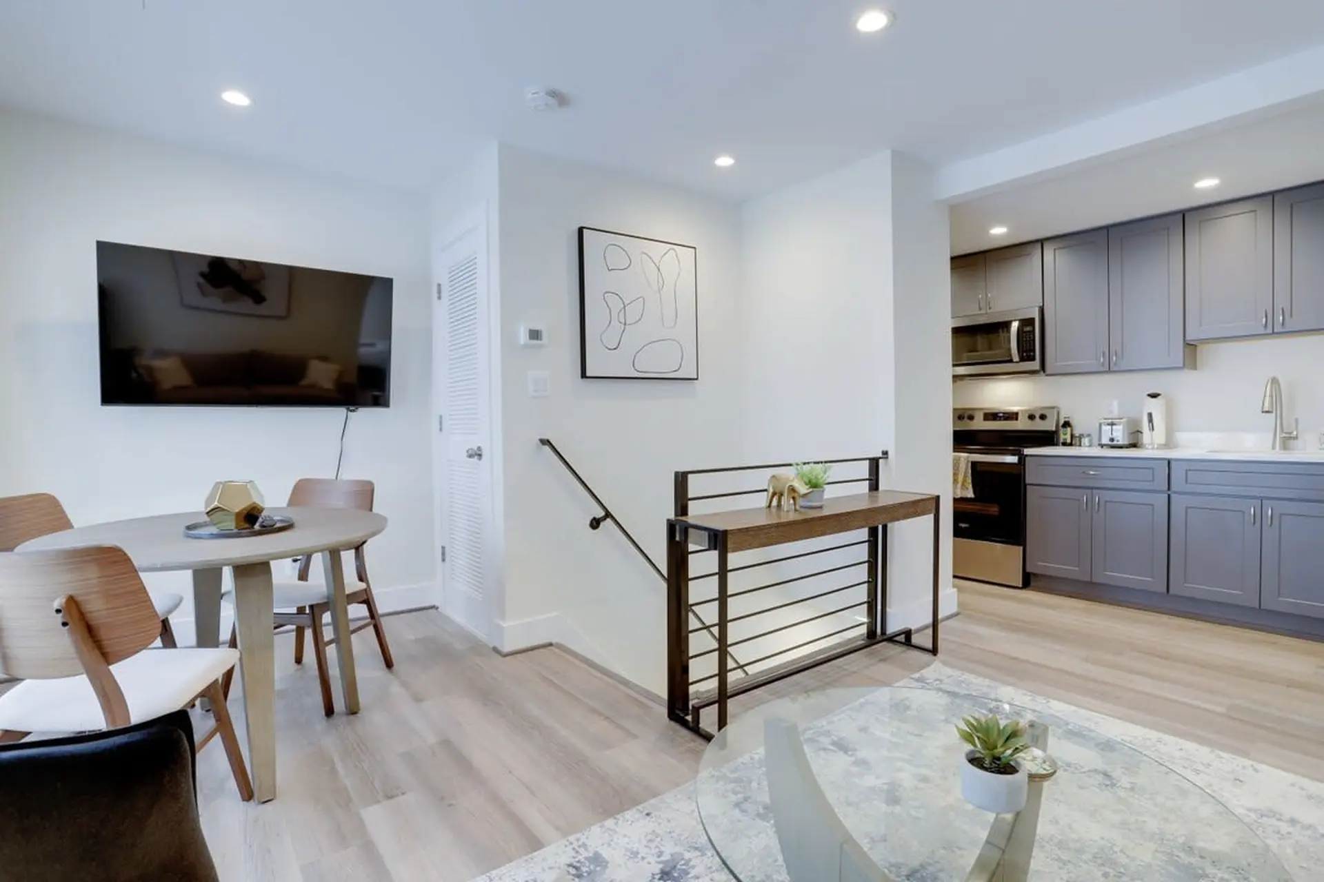 Sojourn on 9th 2BR Renovated near Downtown DC